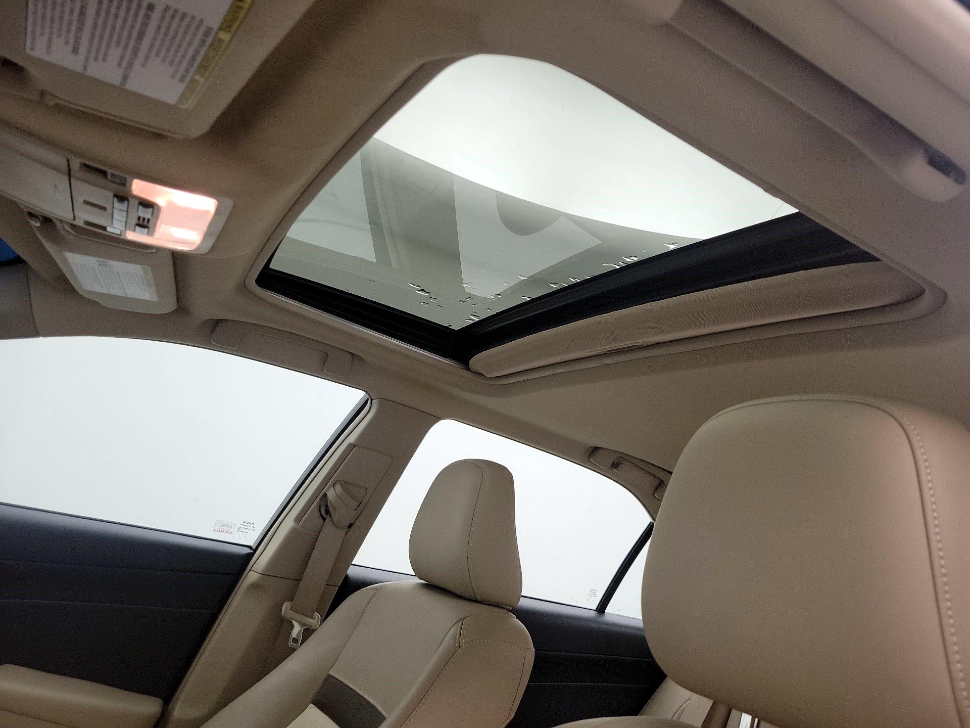 Thumbnail: 2013 Toyota Camry - 19