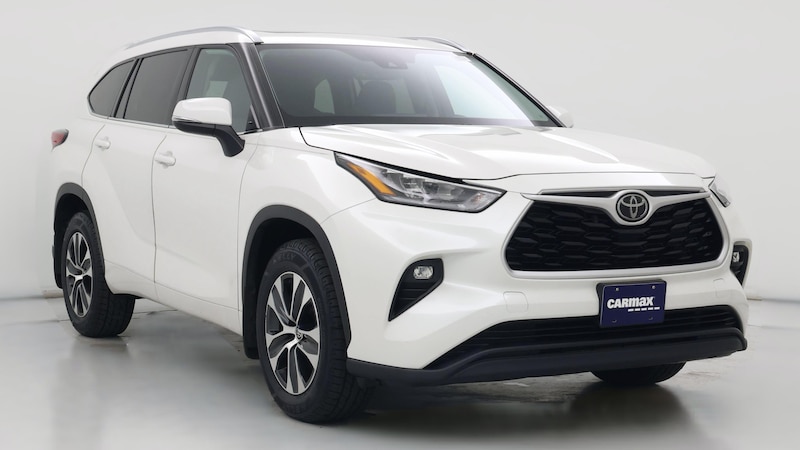 2020 Toyota Highlander XLE Hero Image