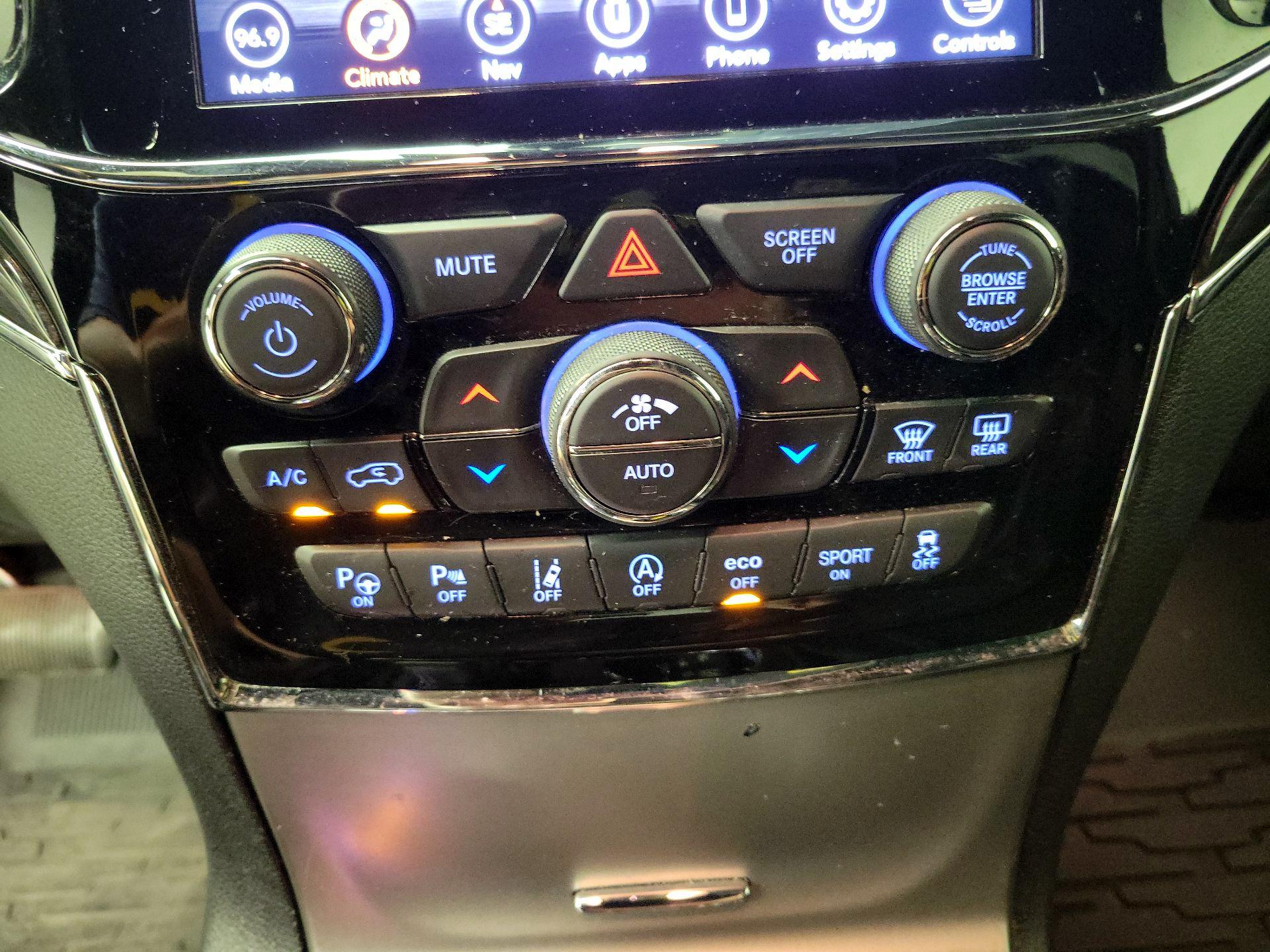 Thumbnail: 2020 Jeep Grand Cherokee - 17