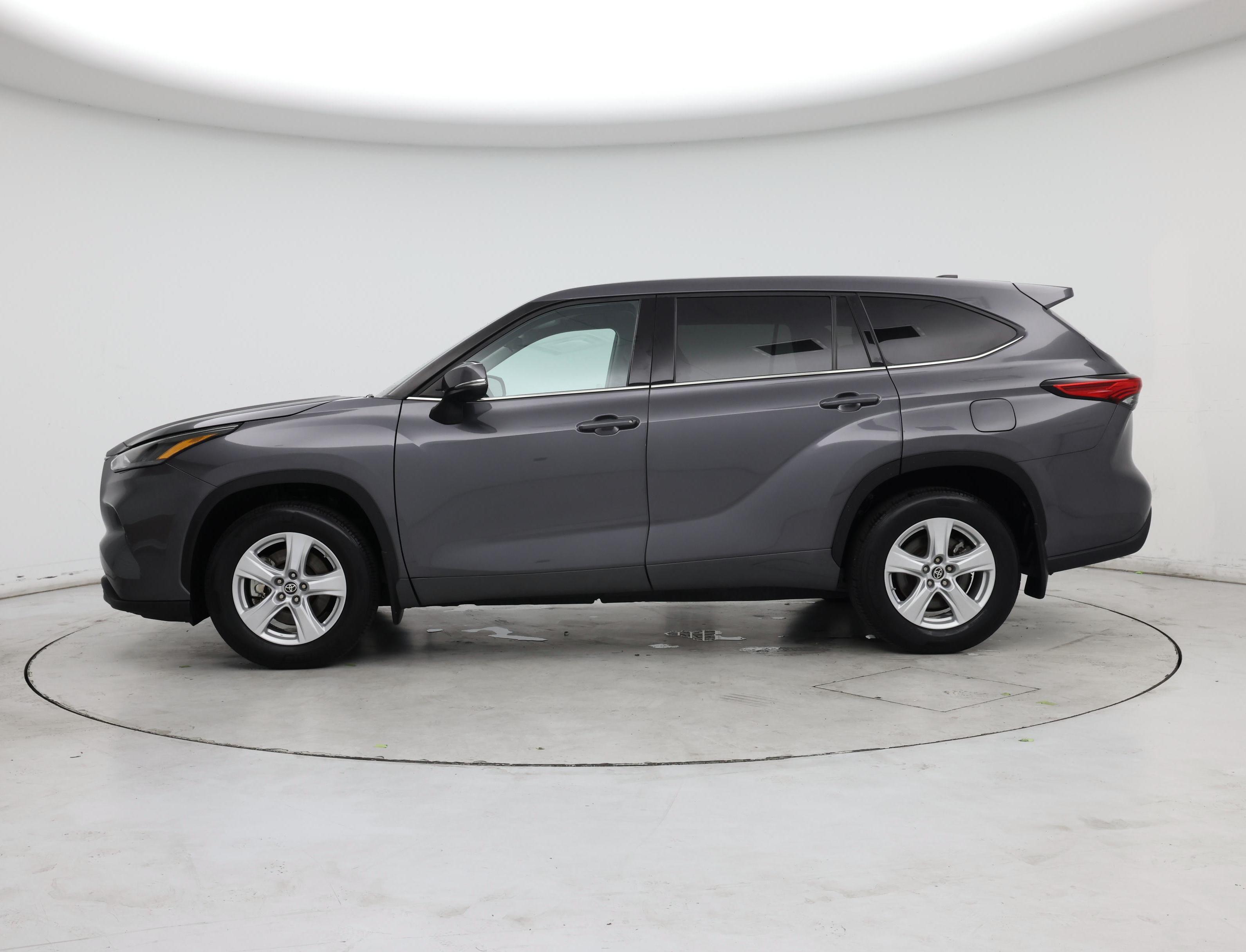 Thumbnail: 2022 Toyota Highlander - 3