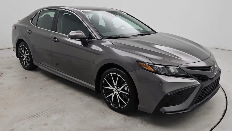 2024 Toyota Camry SE Hero Image