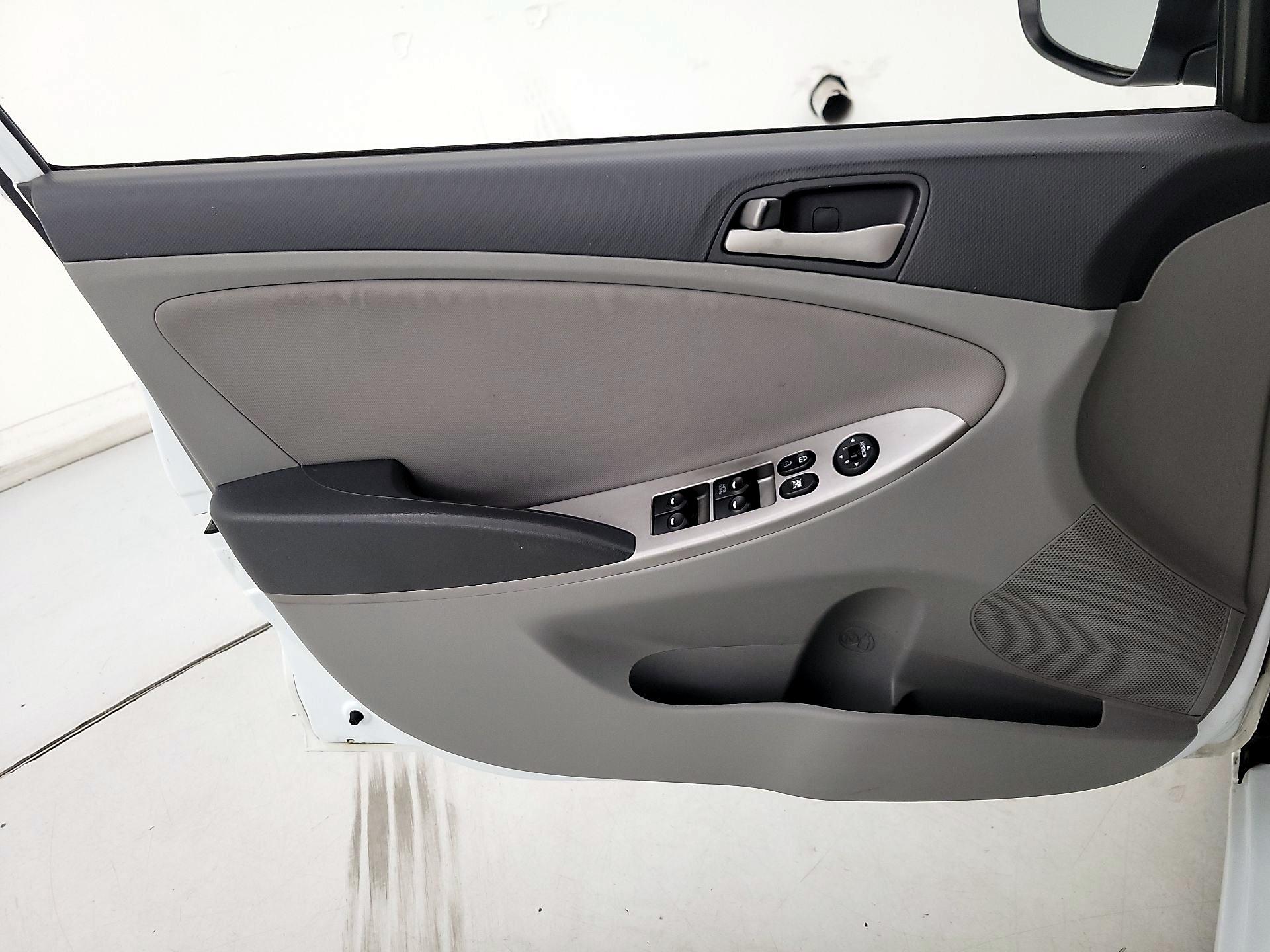 Thumbnail: 2016 Hyundai Accent - 12