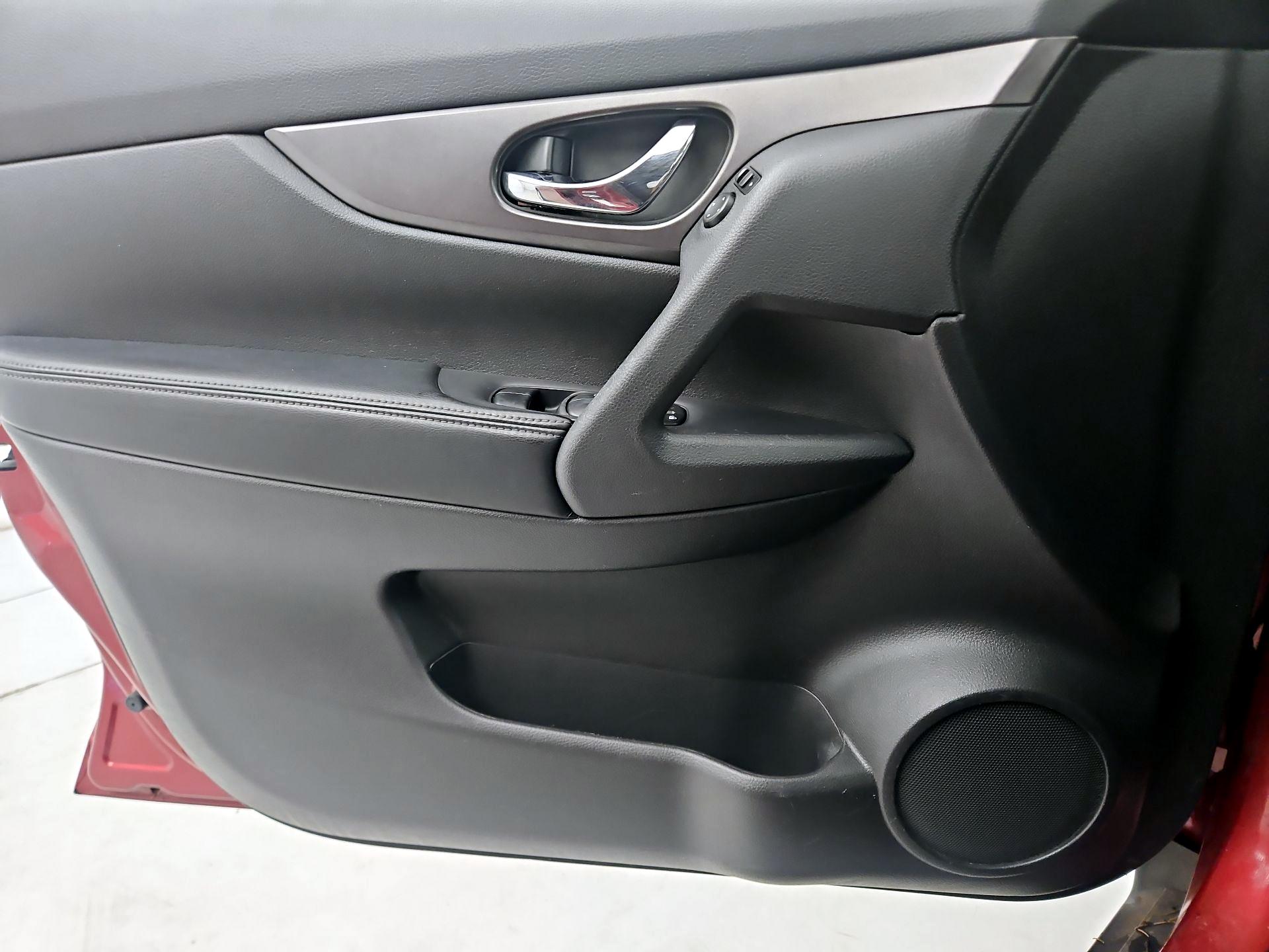 Thumbnail: 2014 Nissan Rogue - 12