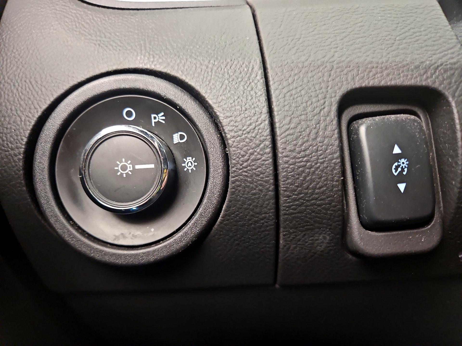 Thumbnail: 2015 Ford Taurus - 13