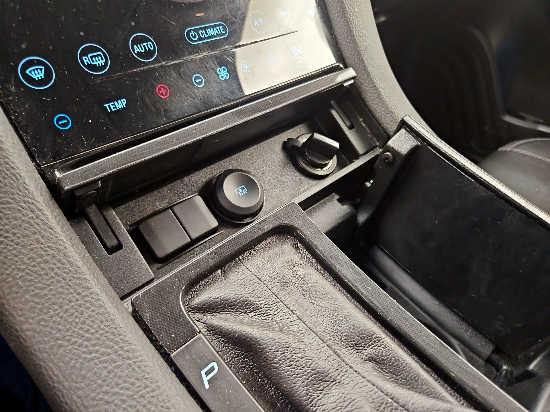 Thumbnail: 2015 Ford Taurus - 18