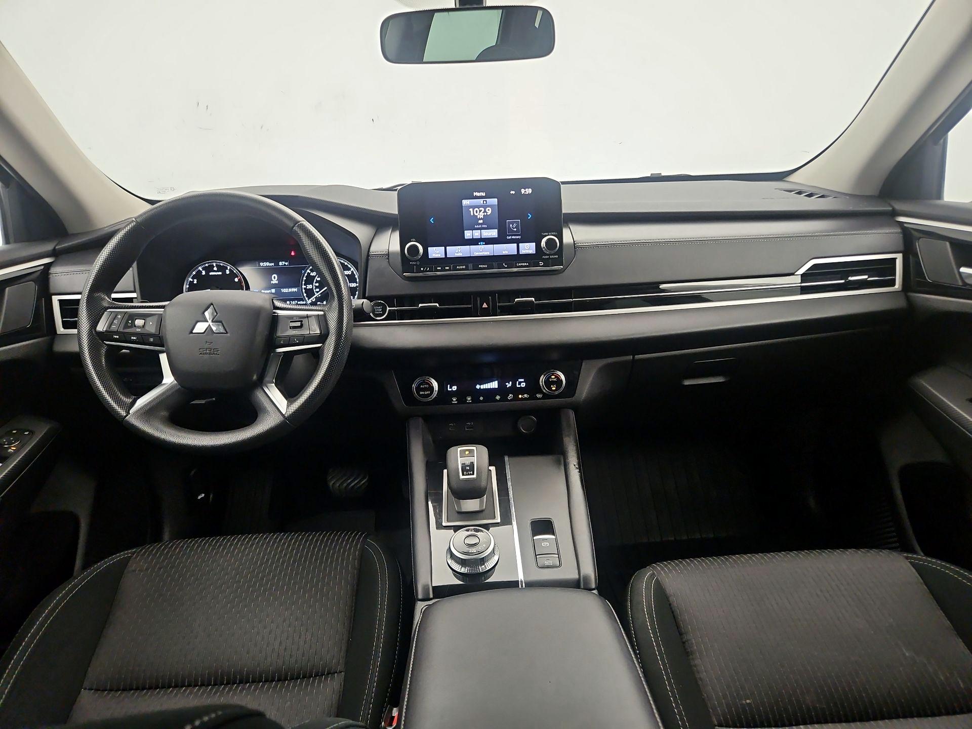 Thumbnail: 2023 Mitsubishi Outlander - 9