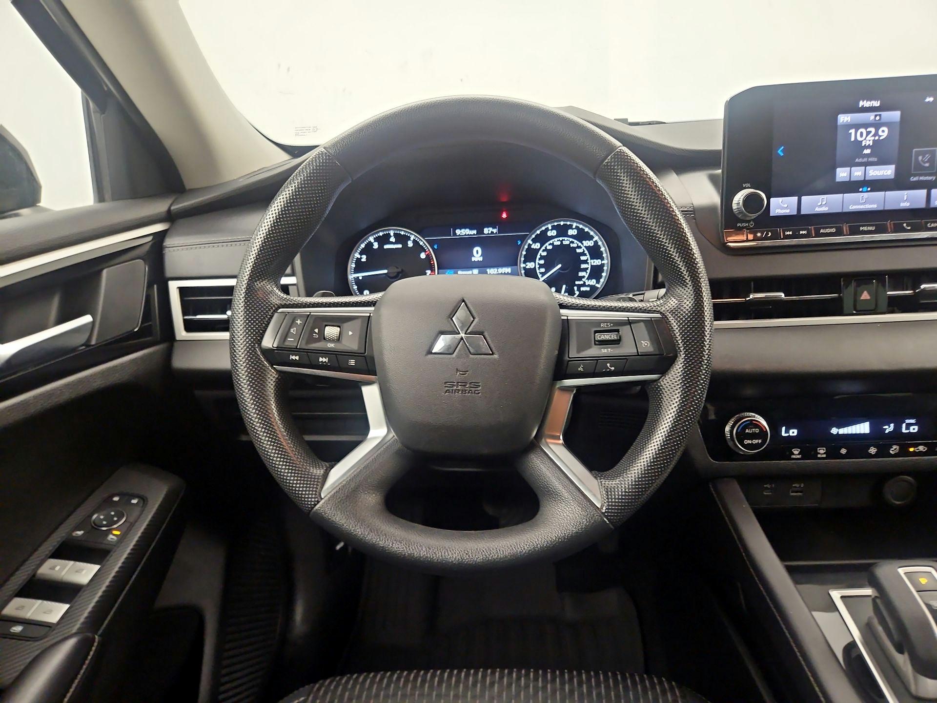 Thumbnail: 2023 Mitsubishi Outlander - 10