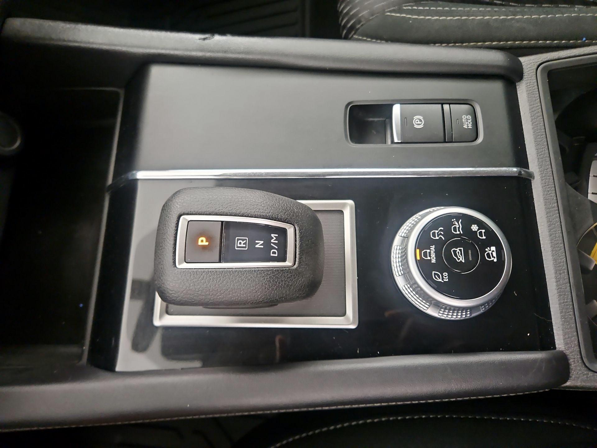 Thumbnail: 2023 Mitsubishi Outlander - 17