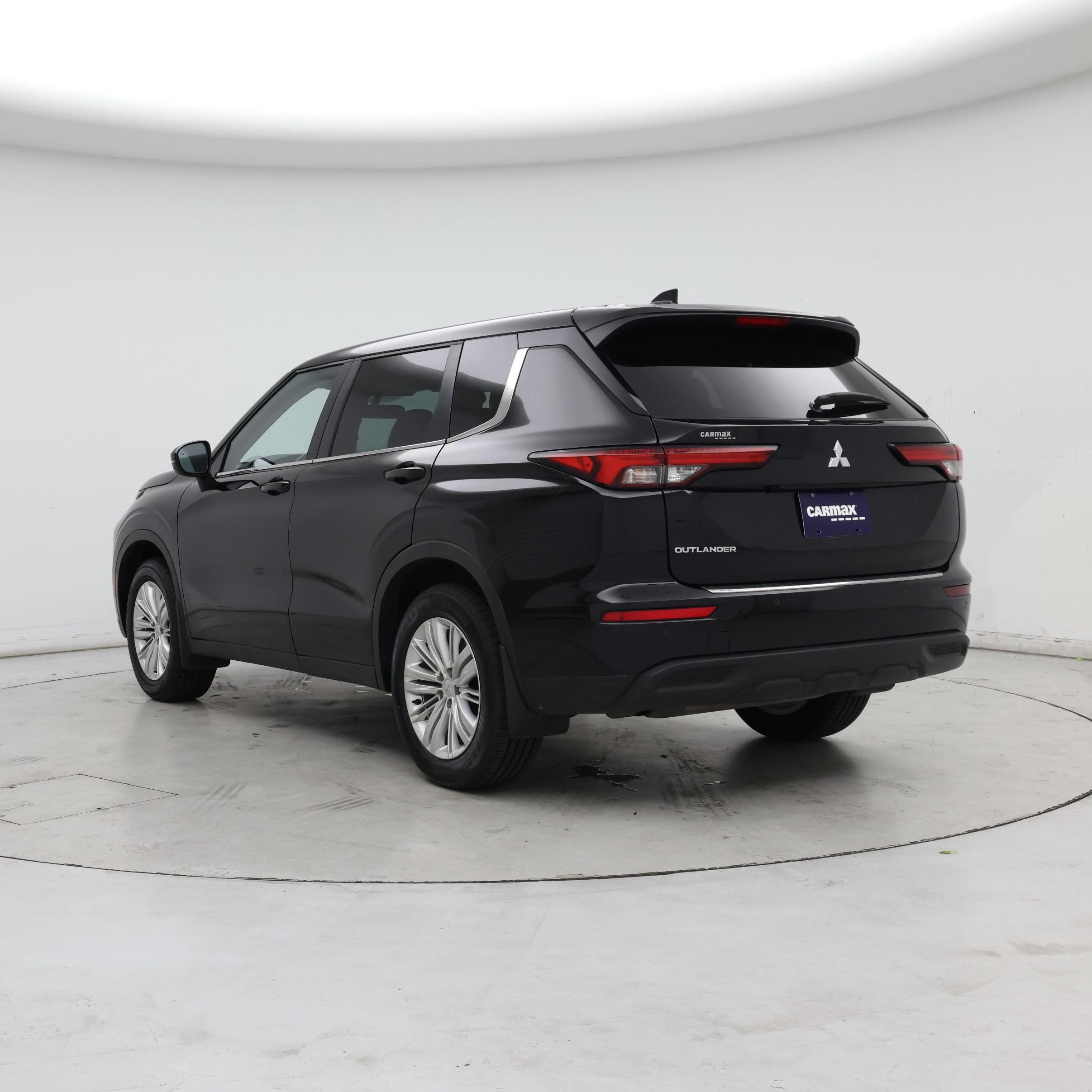 Thumbnail: 2023 Mitsubishi Outlander - 2