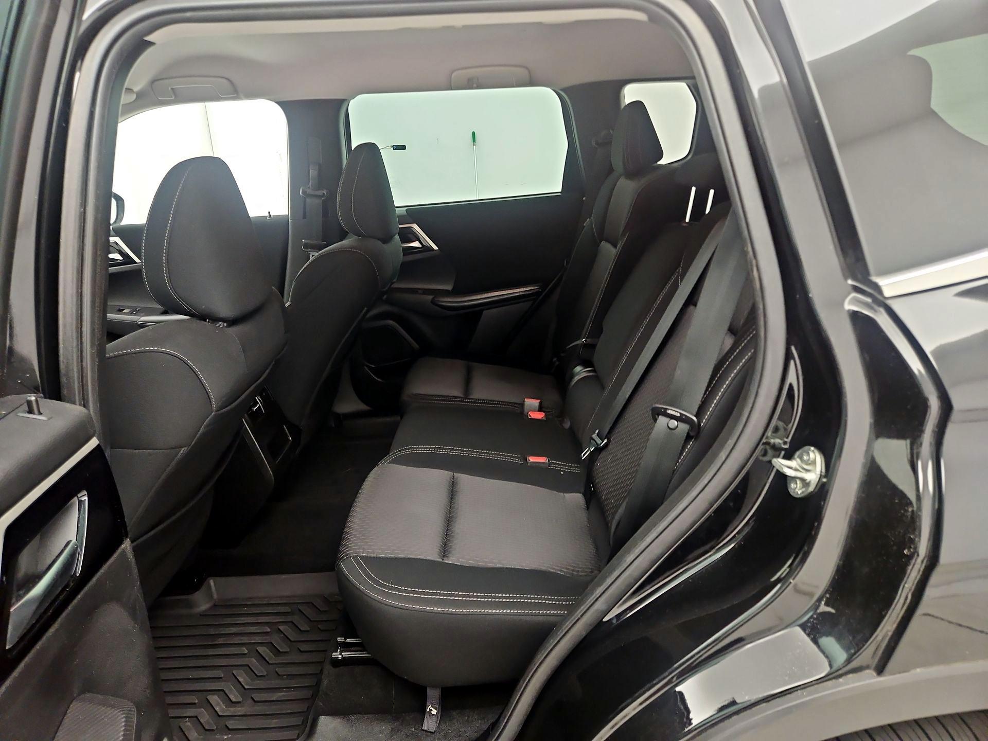 Thumbnail: 2023 Mitsubishi Outlander - 19