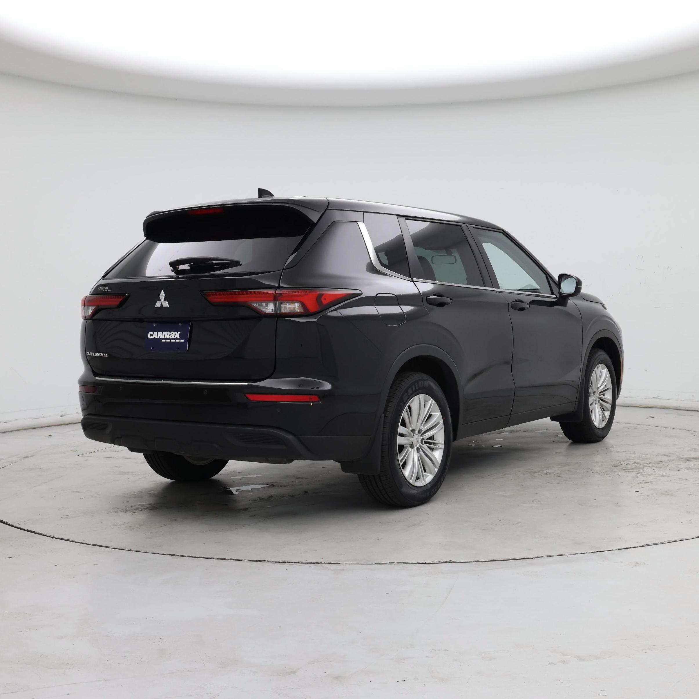 Thumbnail: 2023 Mitsubishi Outlander - 8