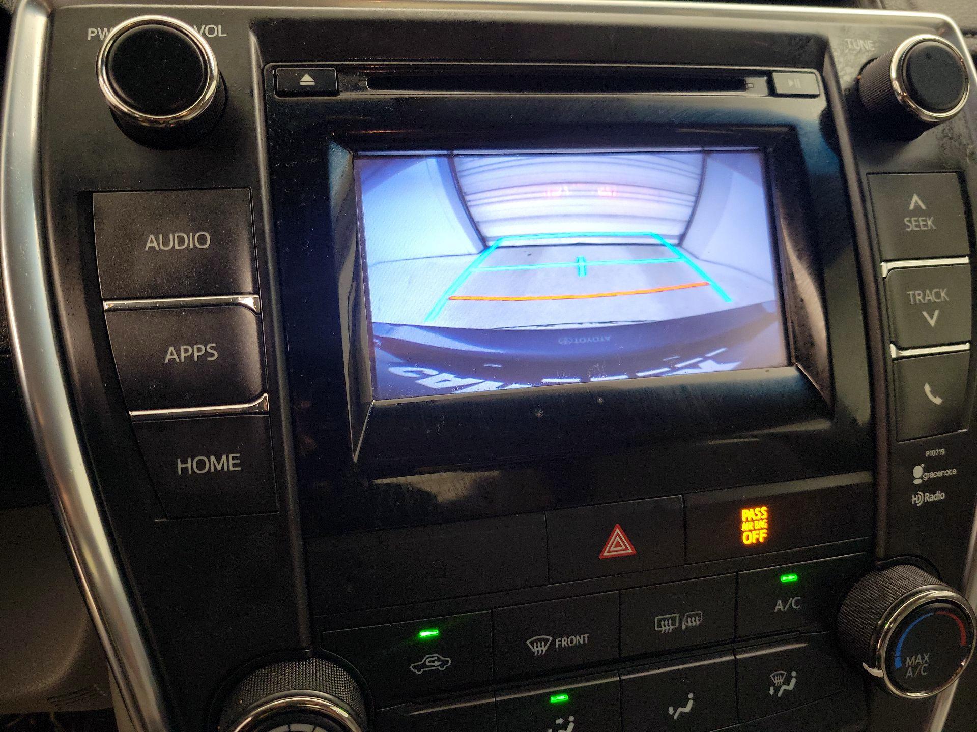 Thumbnail: 2015 Toyota Camry - 14