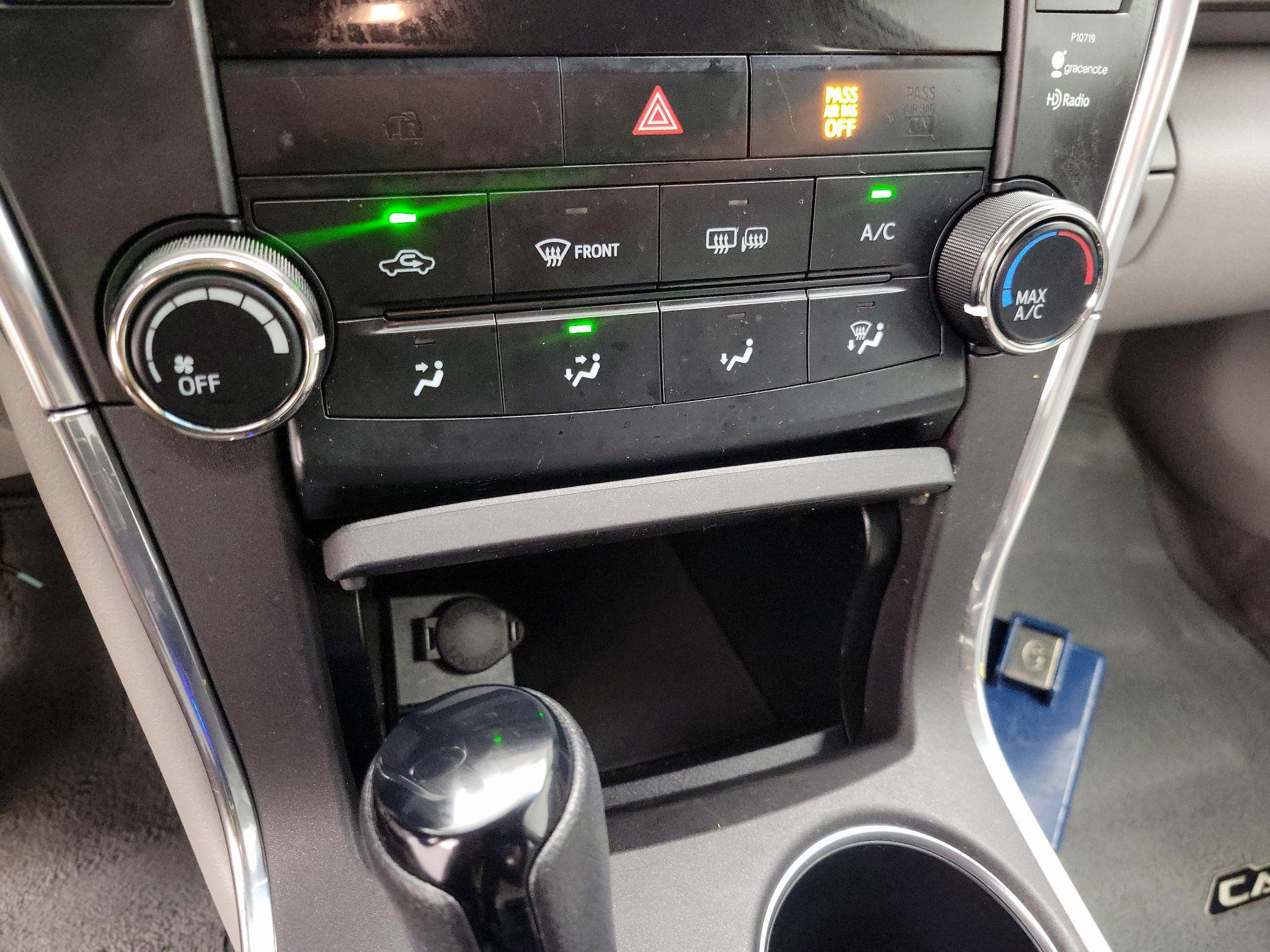Thumbnail: 2015 Toyota Camry - 16