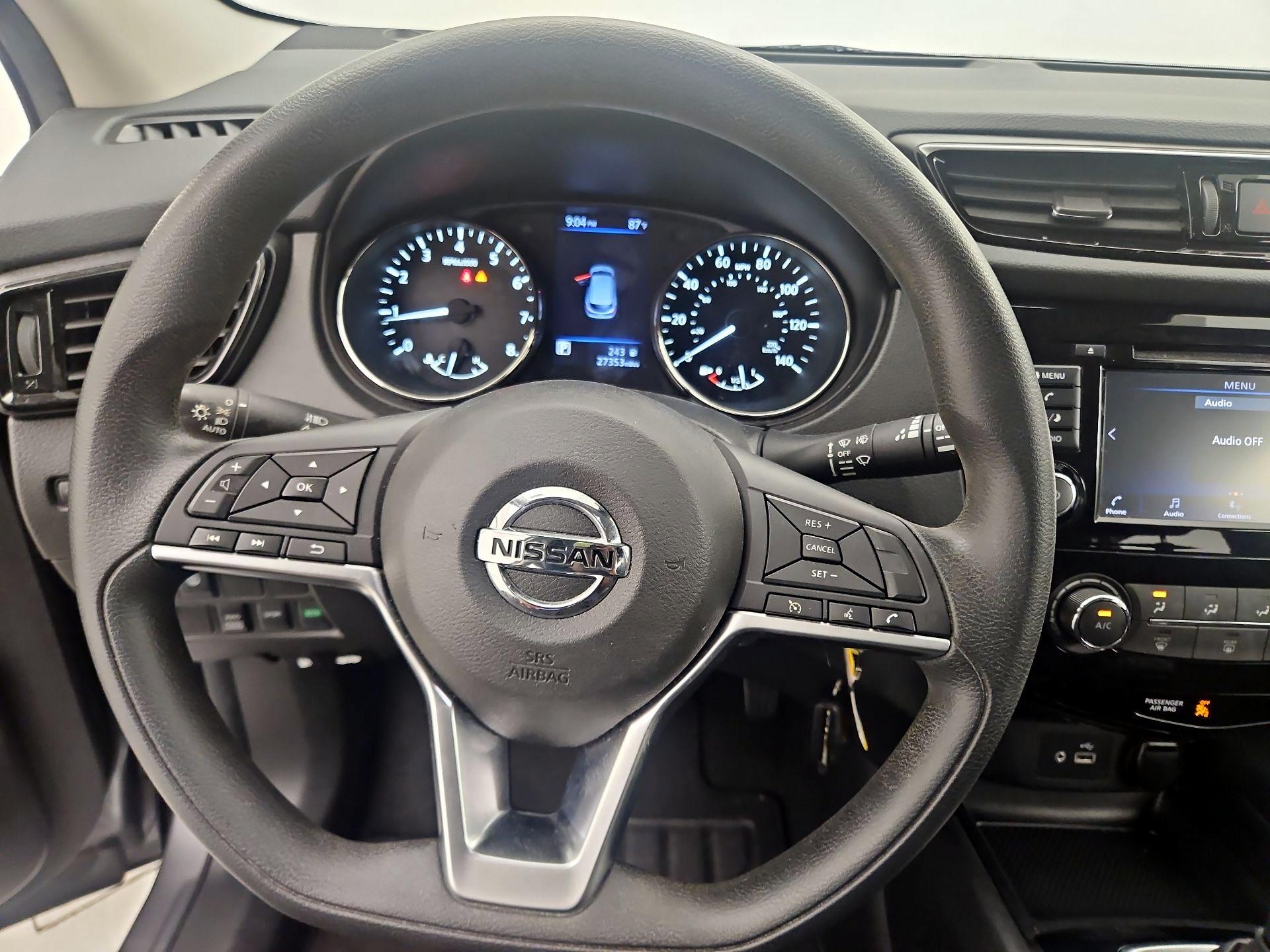 Thumbnail: 2021 Nissan Rogue Sport - 10