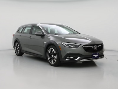 Green 2019 Buick Regal Tourx Essence