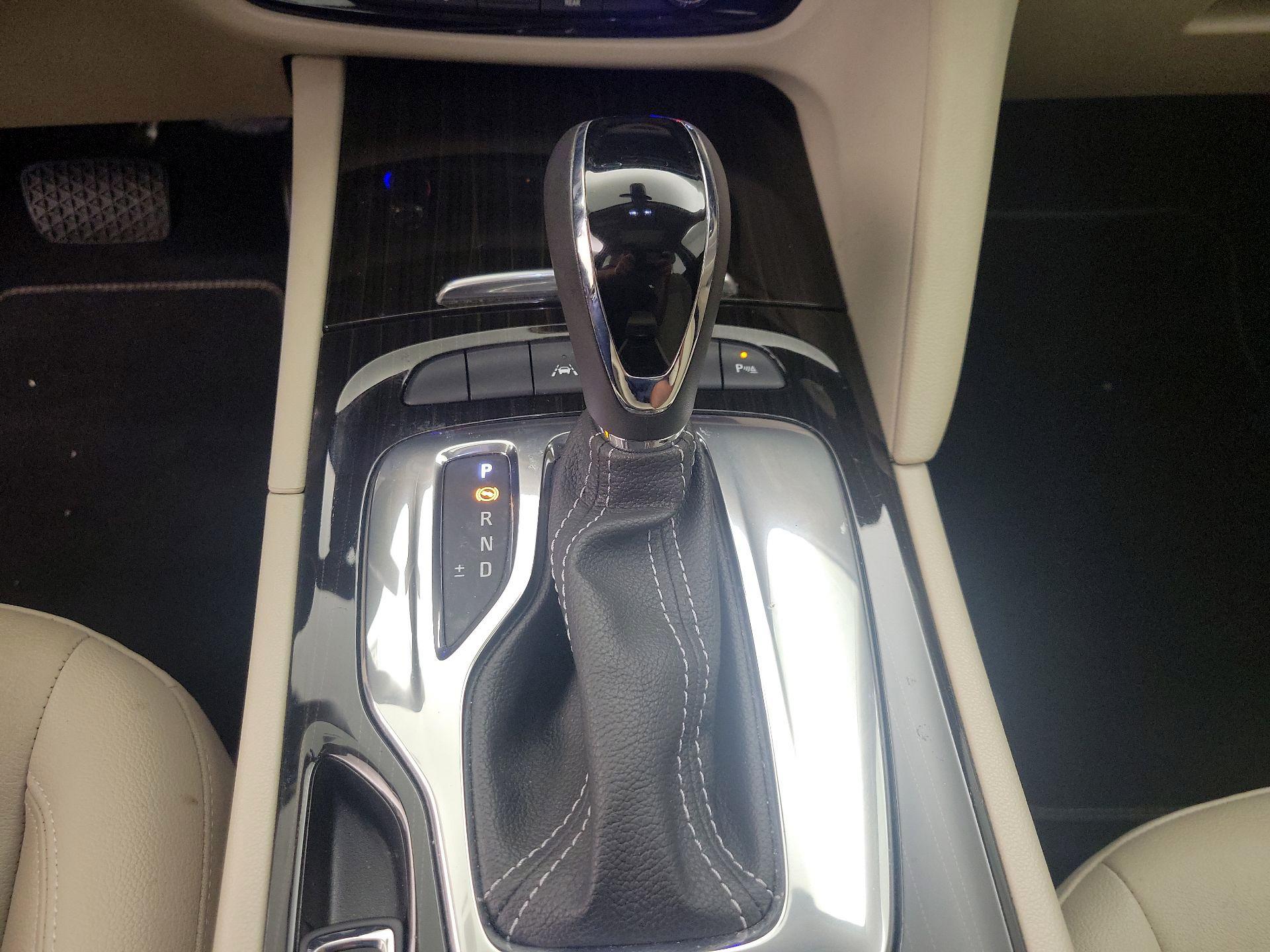 Thumbnail: 2019 Buick Regal - 18