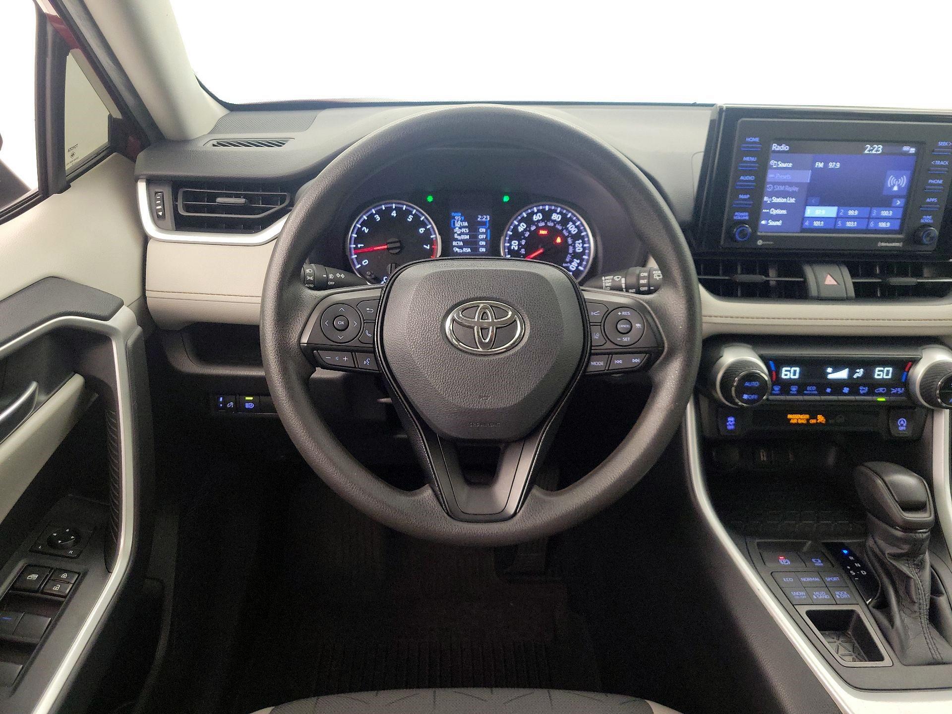 Thumbnail: 2021 Toyota RAV4 - 10