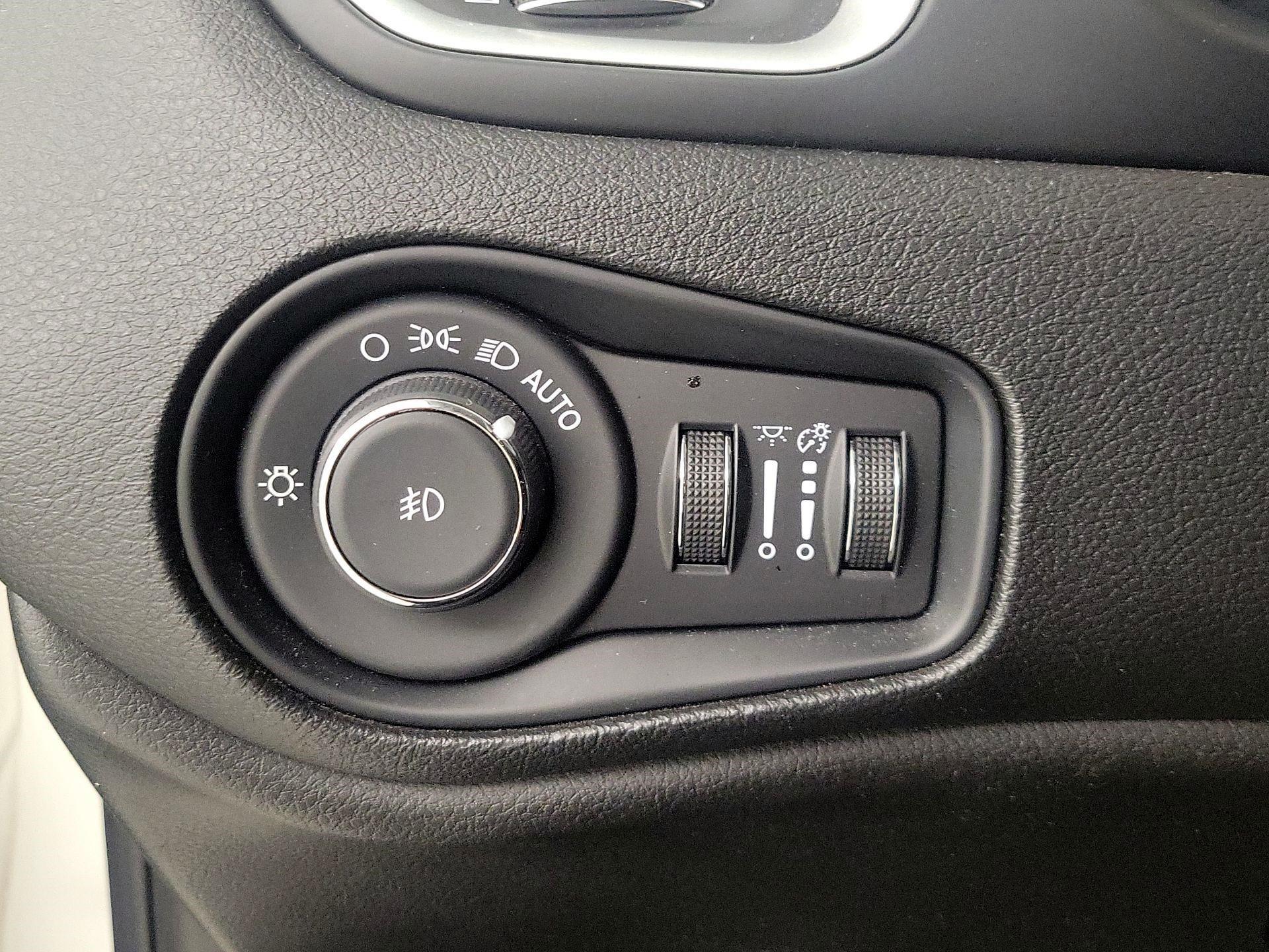 Thumbnail: 2020 Jeep Renegade - 13