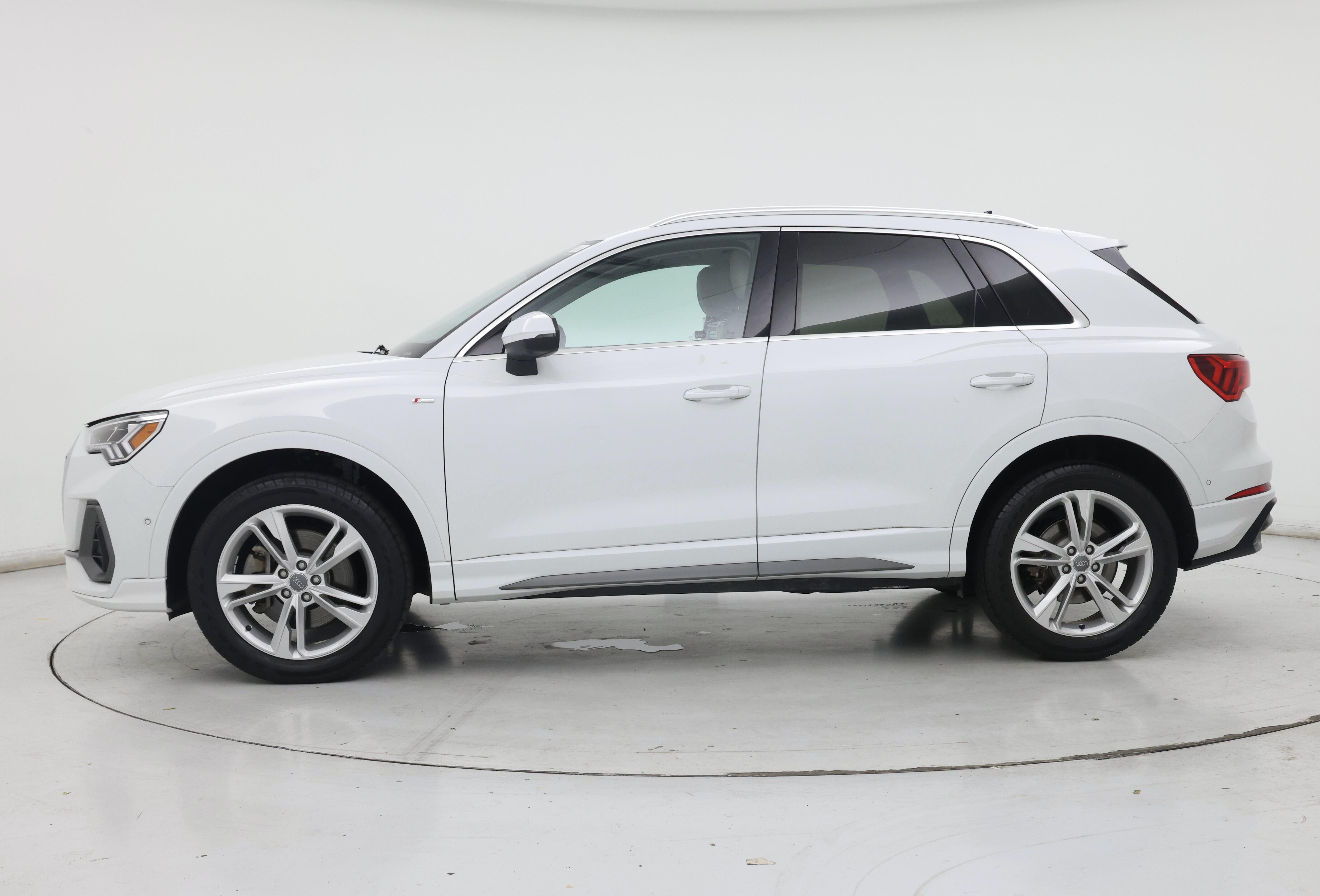 Thumbnail: 2020 Audi Q3 - 3