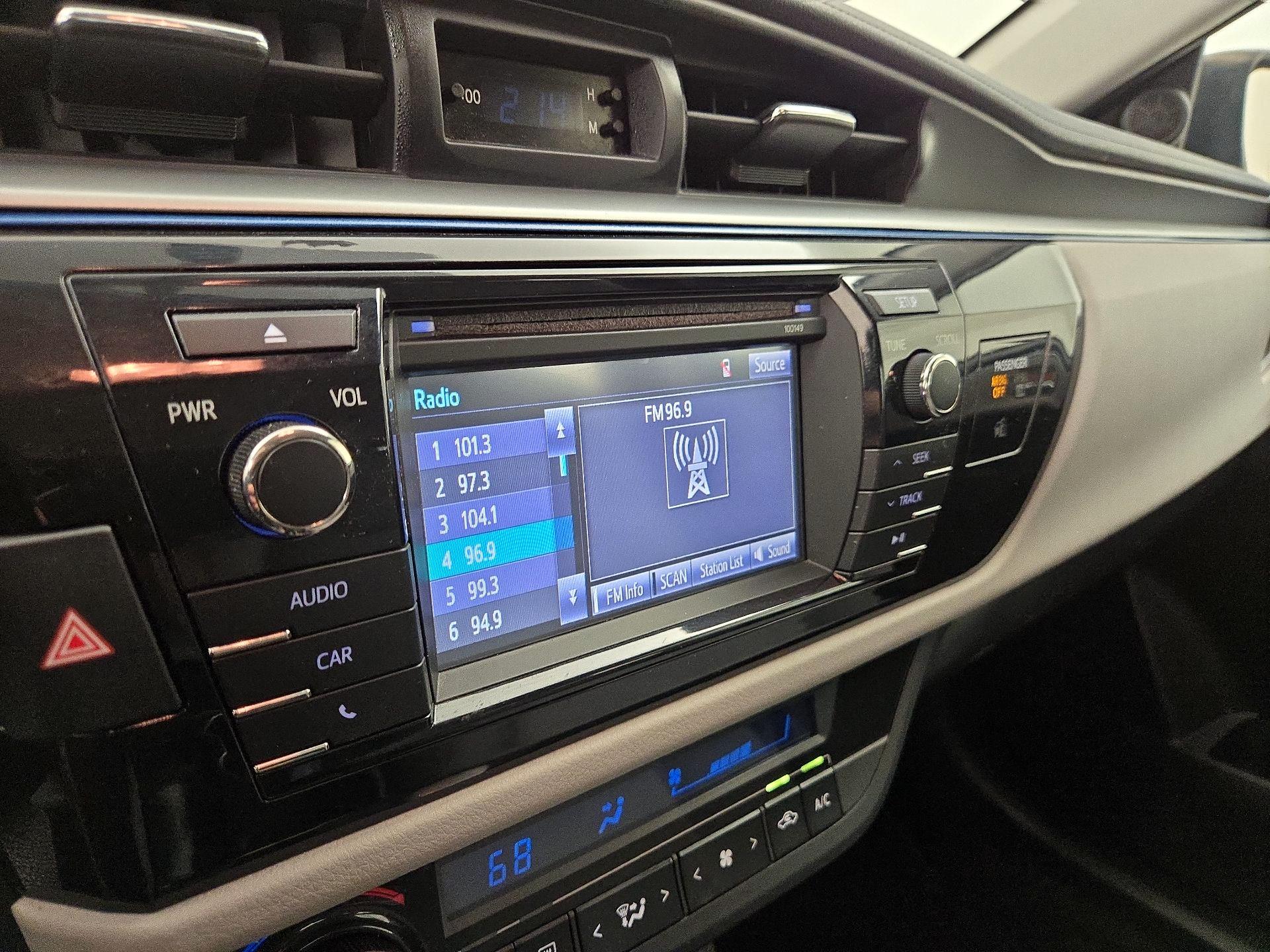 Thumbnail: 2015 Toyota Corolla - 15