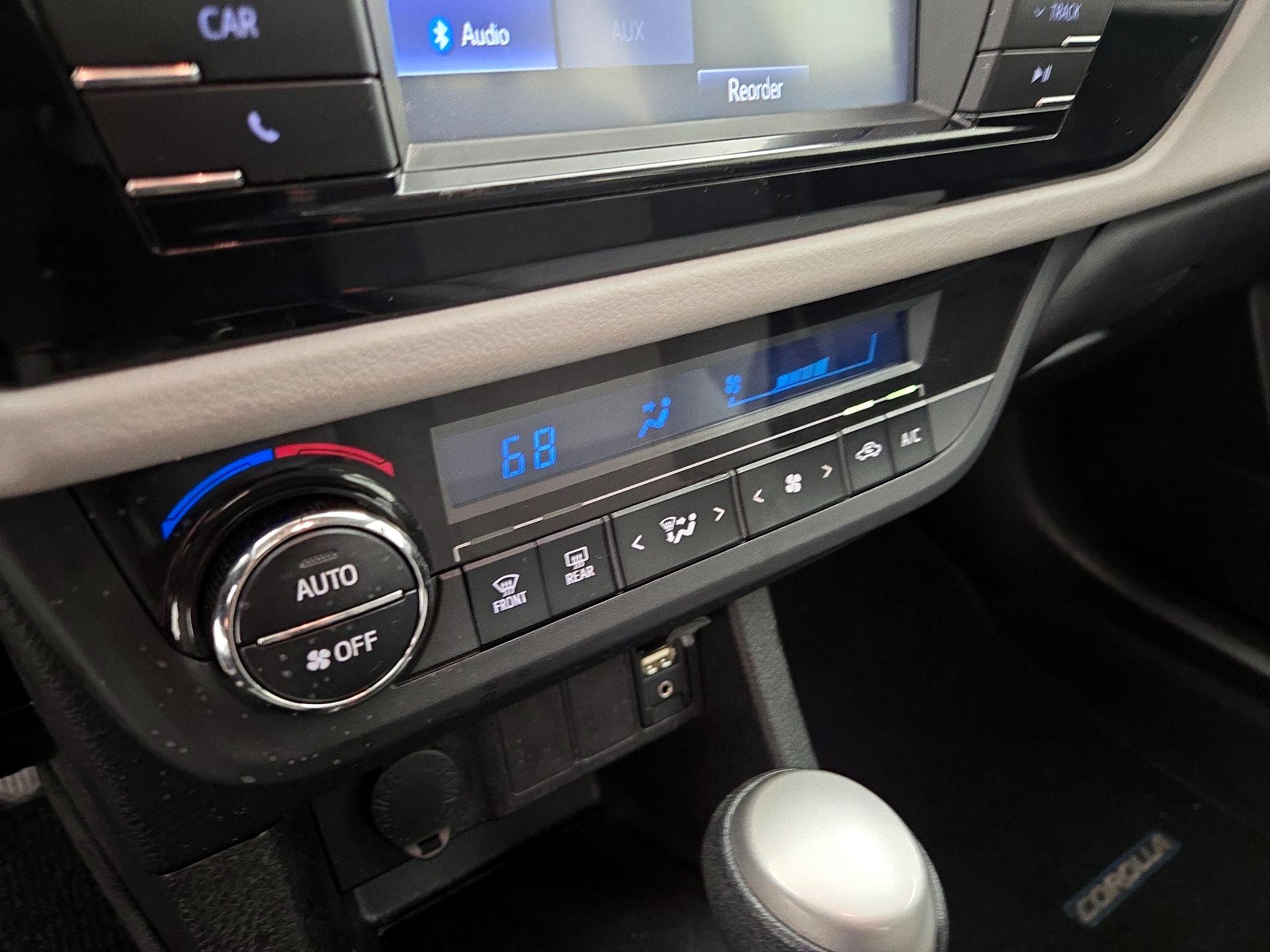 Thumbnail: 2015 Toyota Corolla - 16