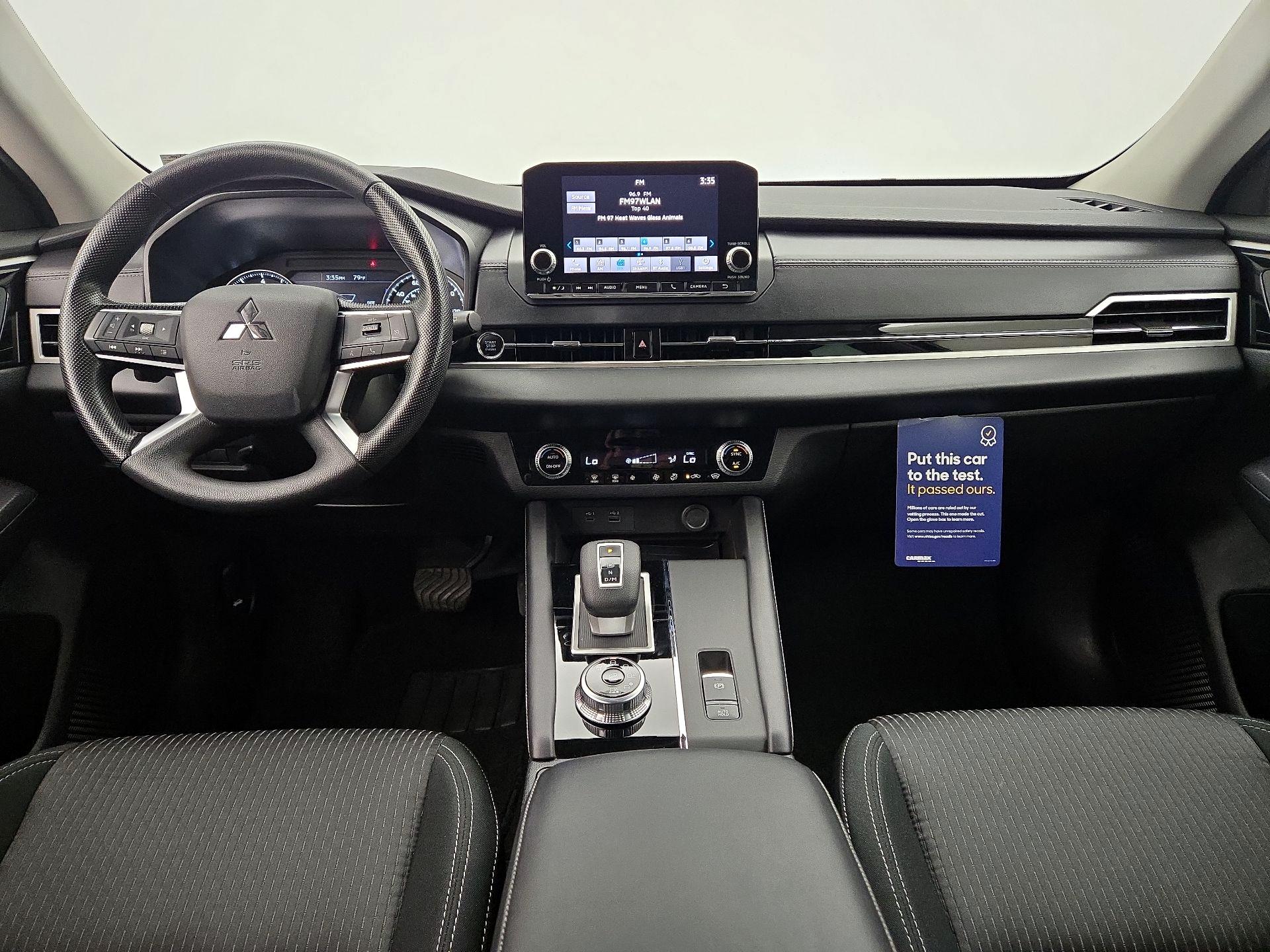 Thumbnail: 2023 Mitsubishi Outlander - 9