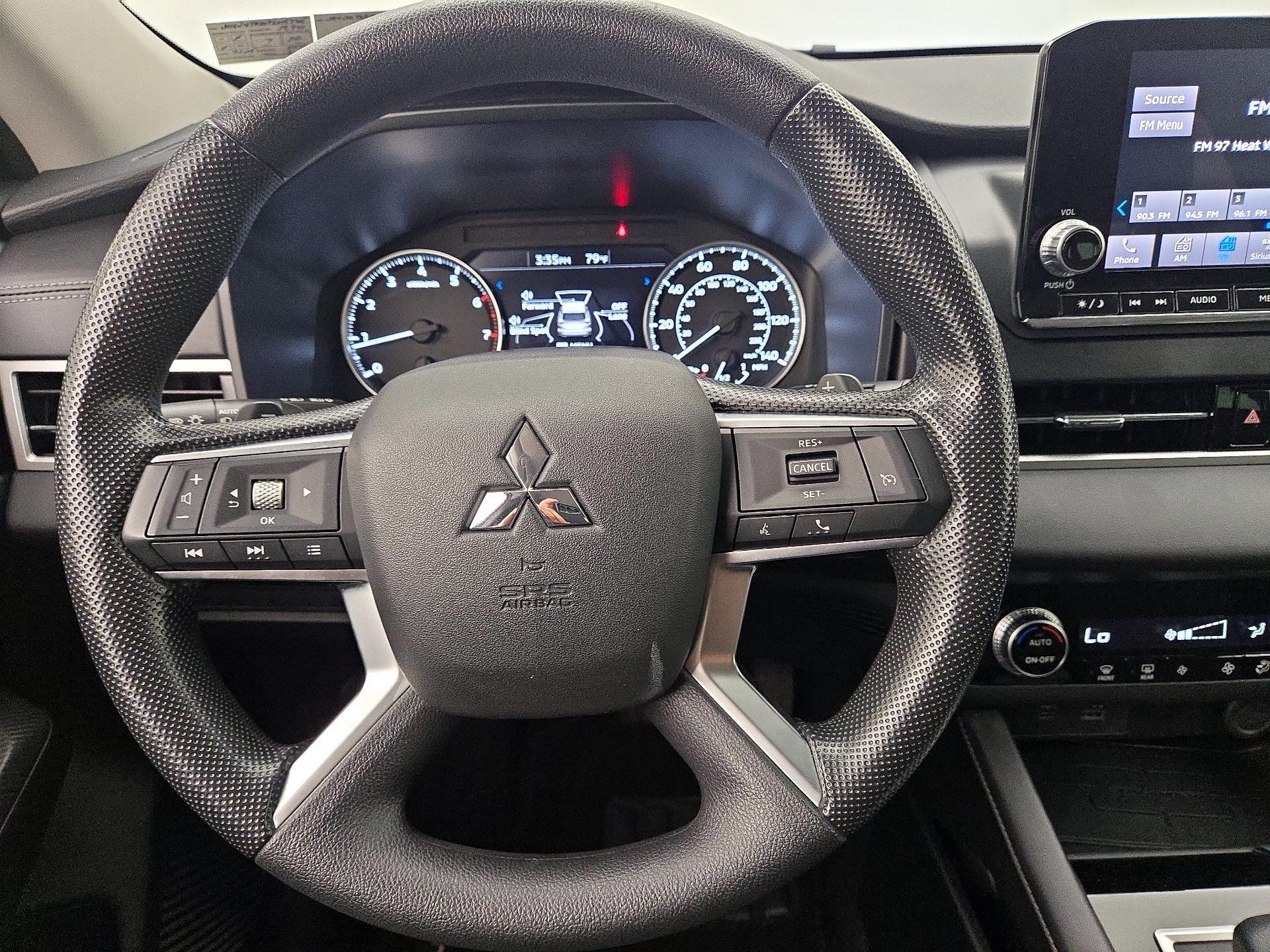 Thumbnail: 2023 Mitsubishi Outlander - 10
