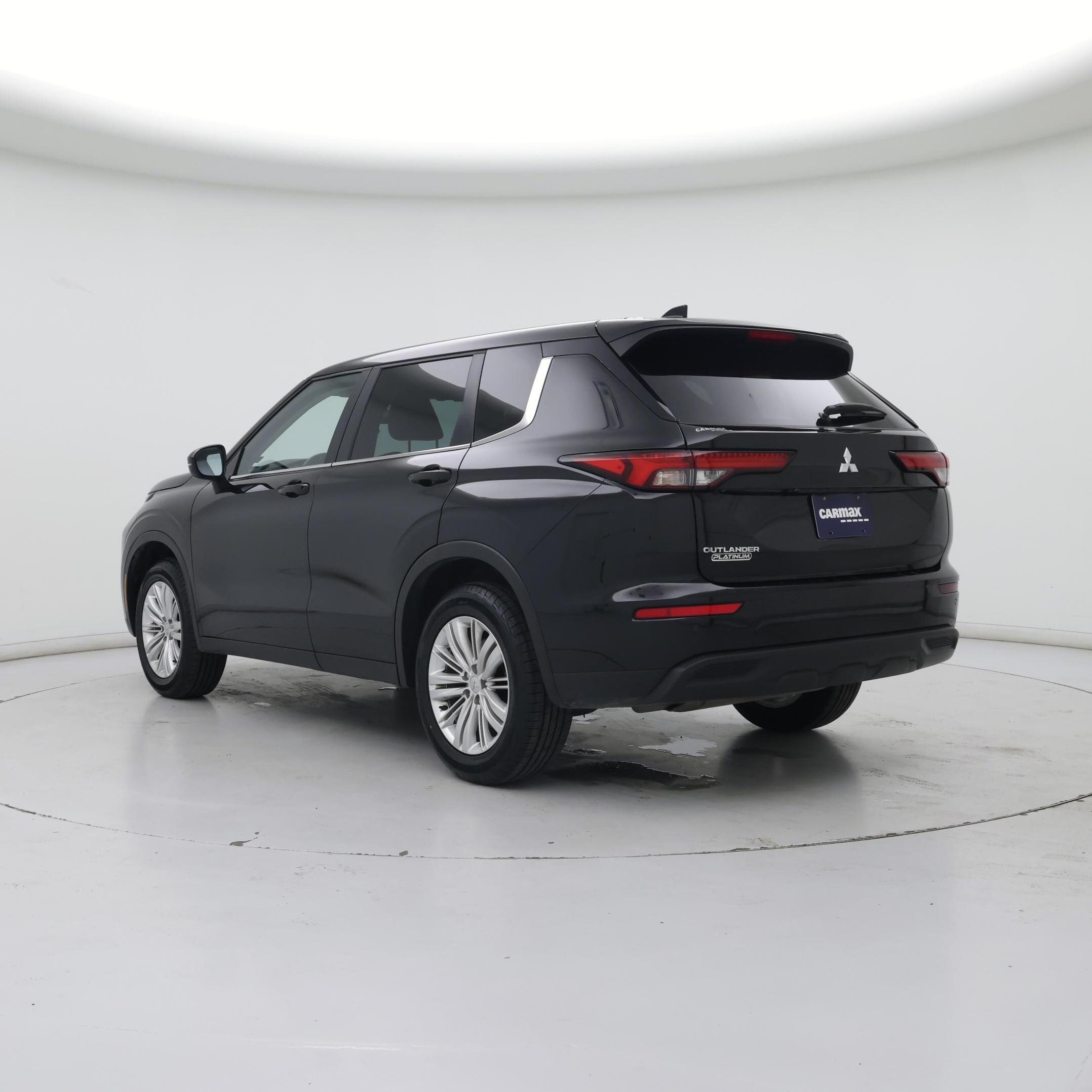 Thumbnail: 2023 Mitsubishi Outlander - 2