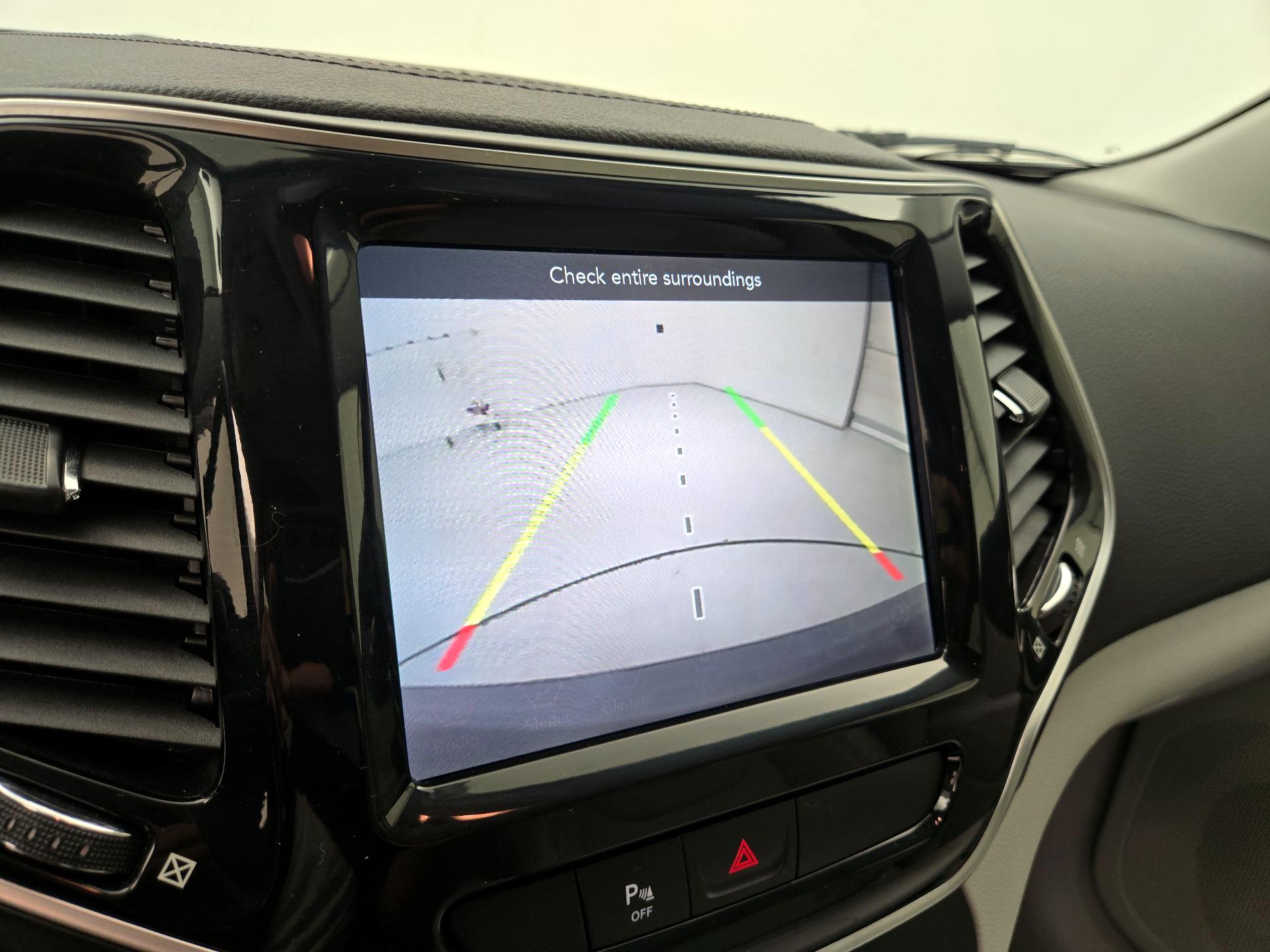 Thumbnail: 2019 Jeep Cherokee - 14