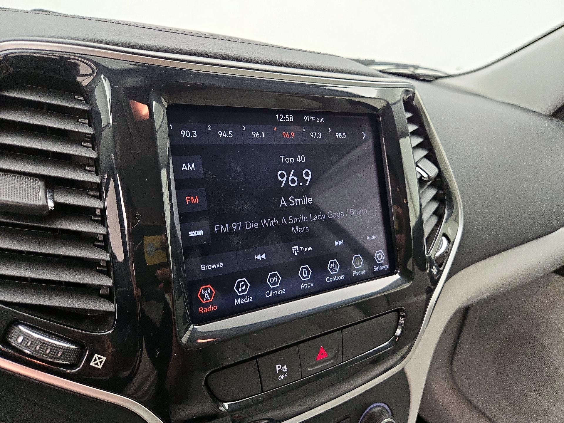Thumbnail: 2019 Jeep Cherokee - 15