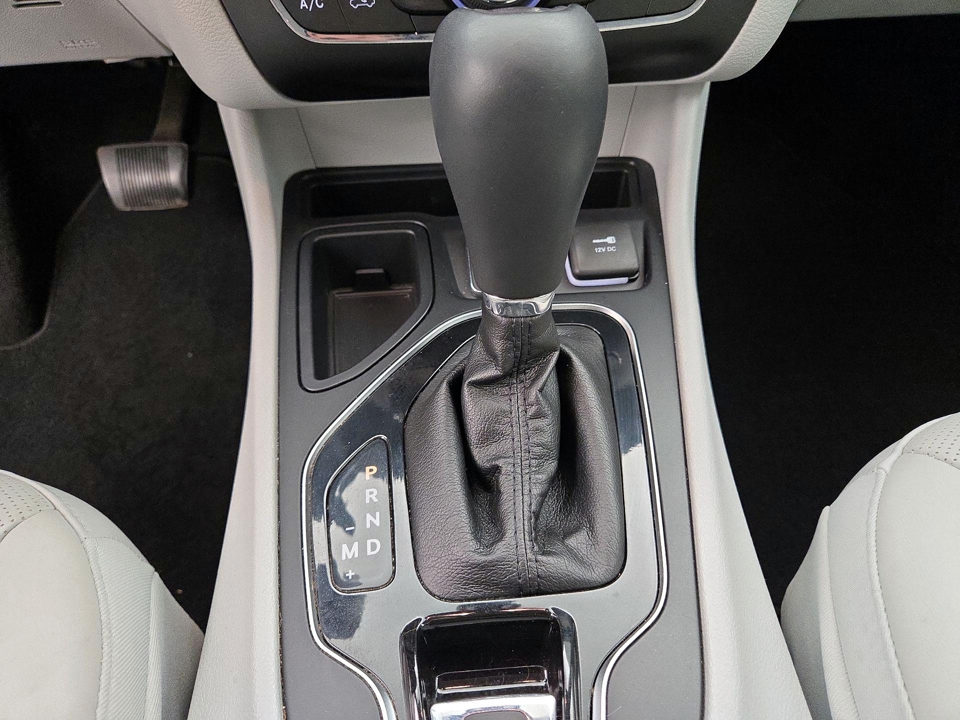 Thumbnail: 2019 Jeep Cherokee - 17