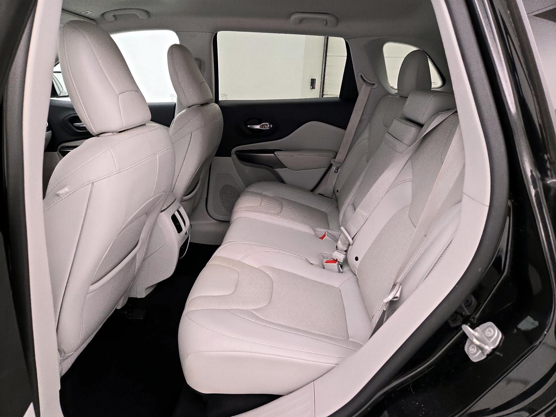 Thumbnail: 2019 Jeep Cherokee - 19