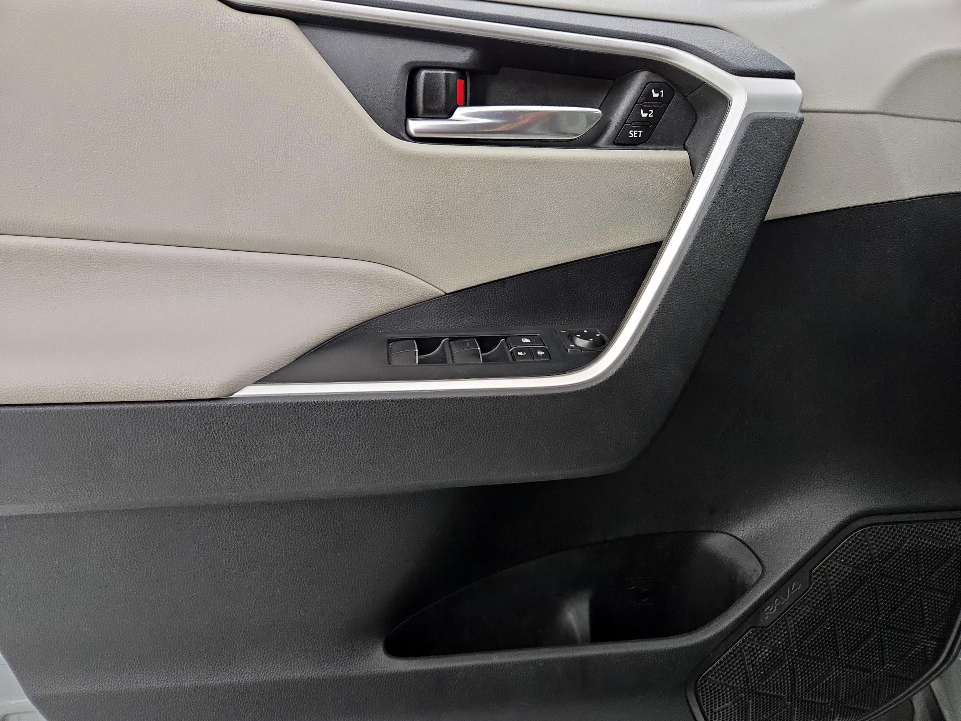 Thumbnail: 2021 Toyota RAV4 - 12