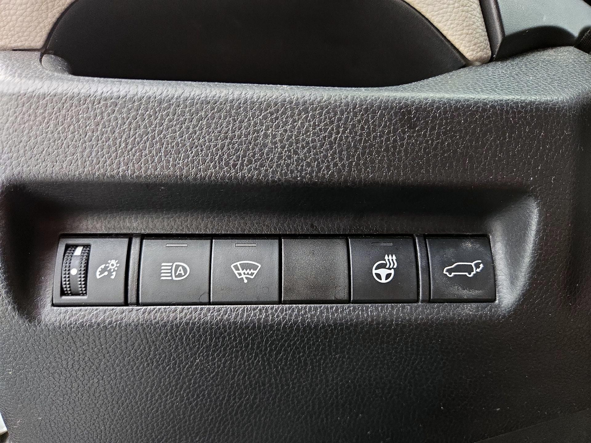 Thumbnail: 2021 Toyota RAV4 - 13