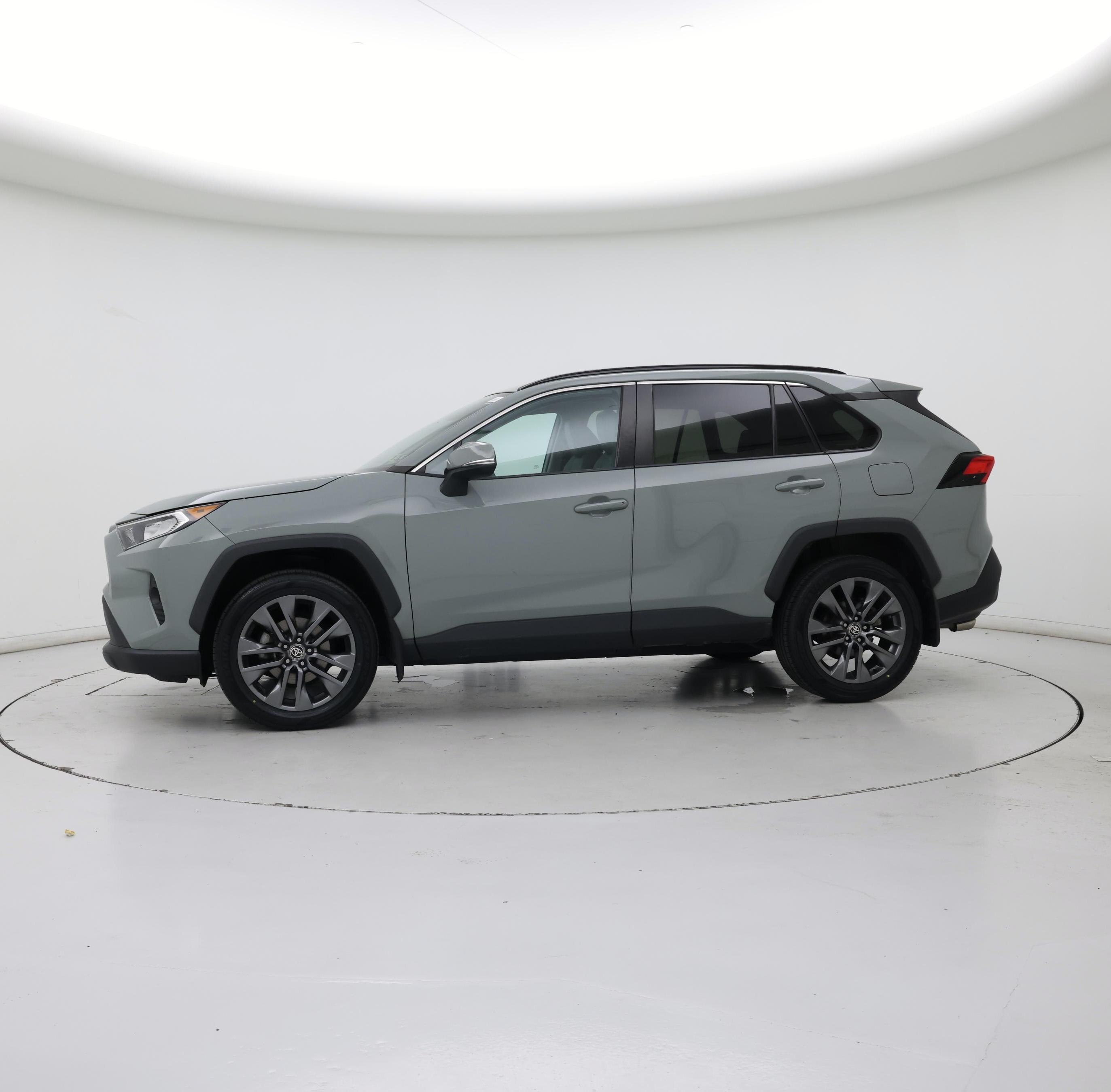 Thumbnail: 2021 Toyota RAV4 - 3