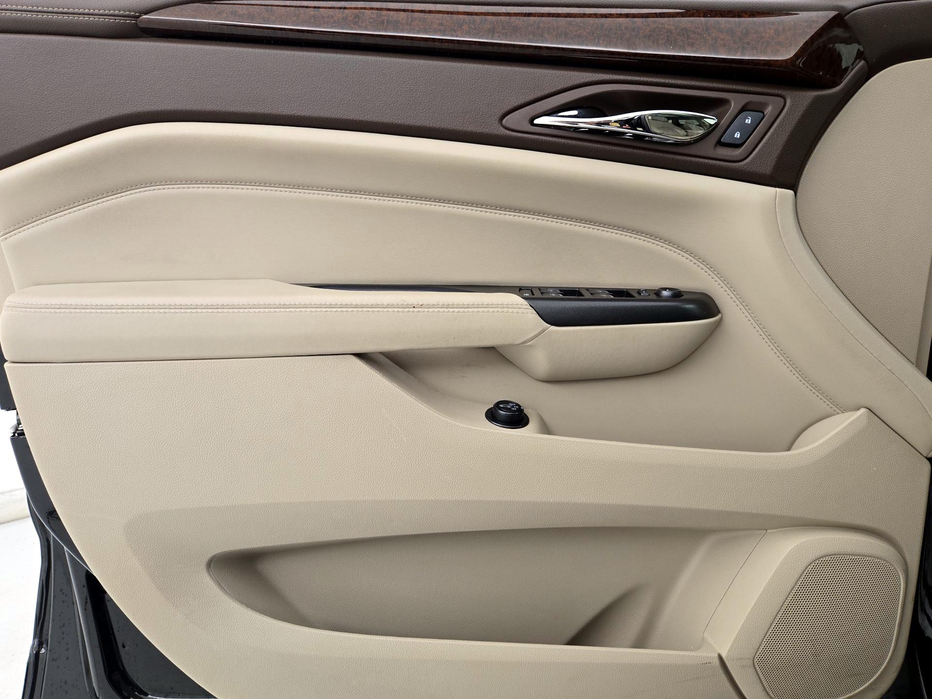 Thumbnail: 2016 Cadillac SRX - 12