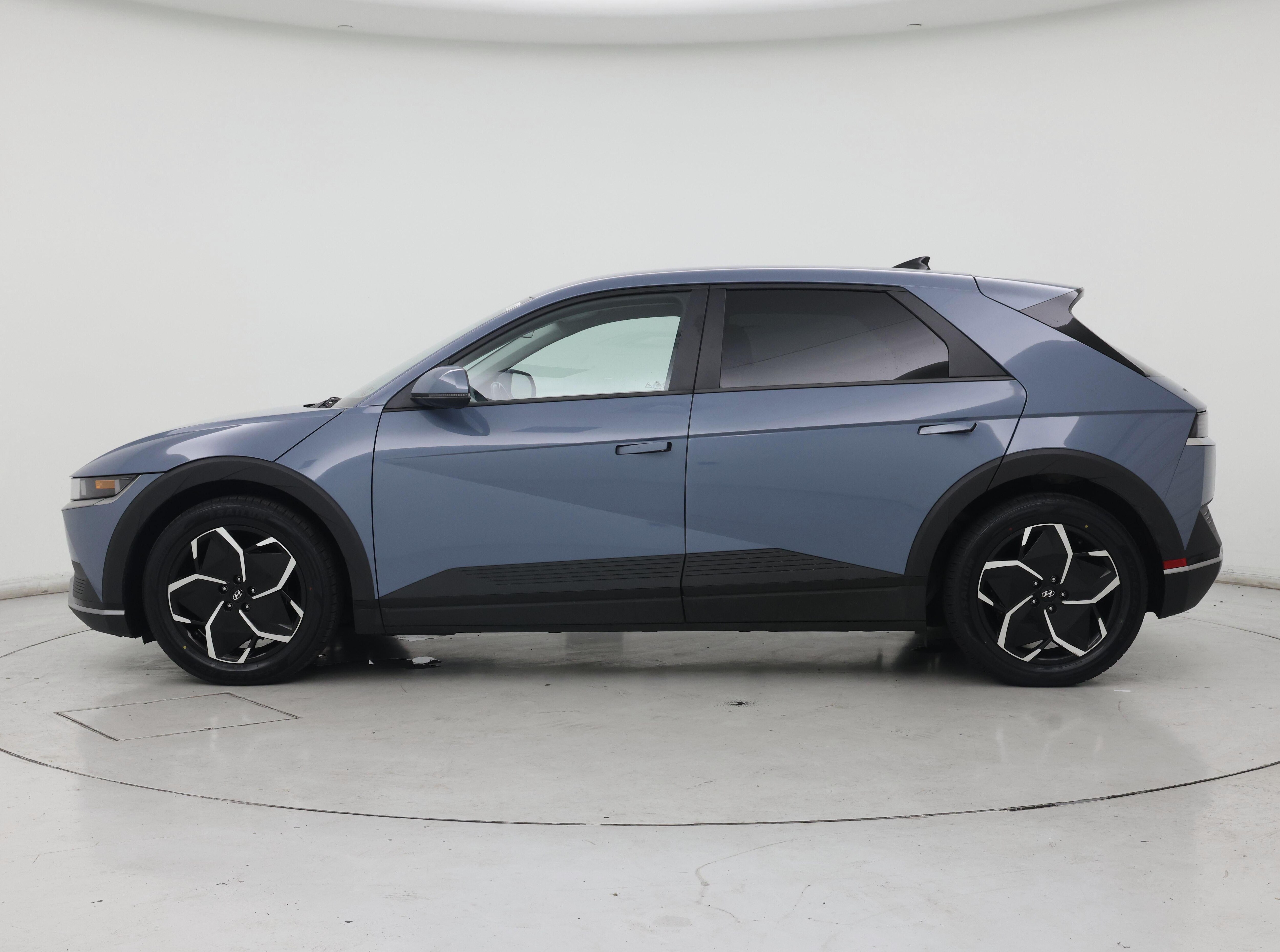 Thumbnail: 2022 Hyundai Ioniq 5 - 3