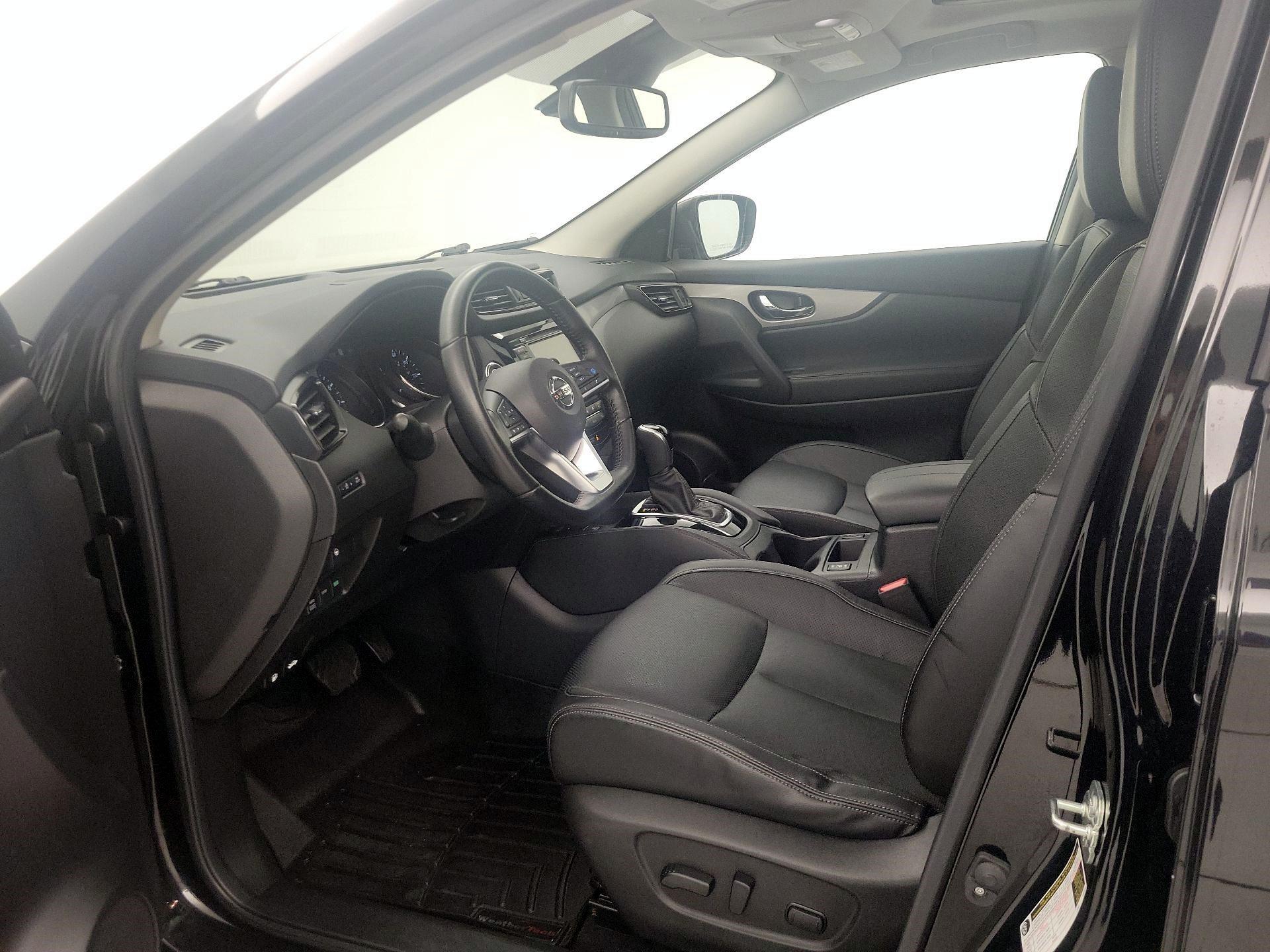Thumbnail: 2020 Nissan Rogue Sport - 11