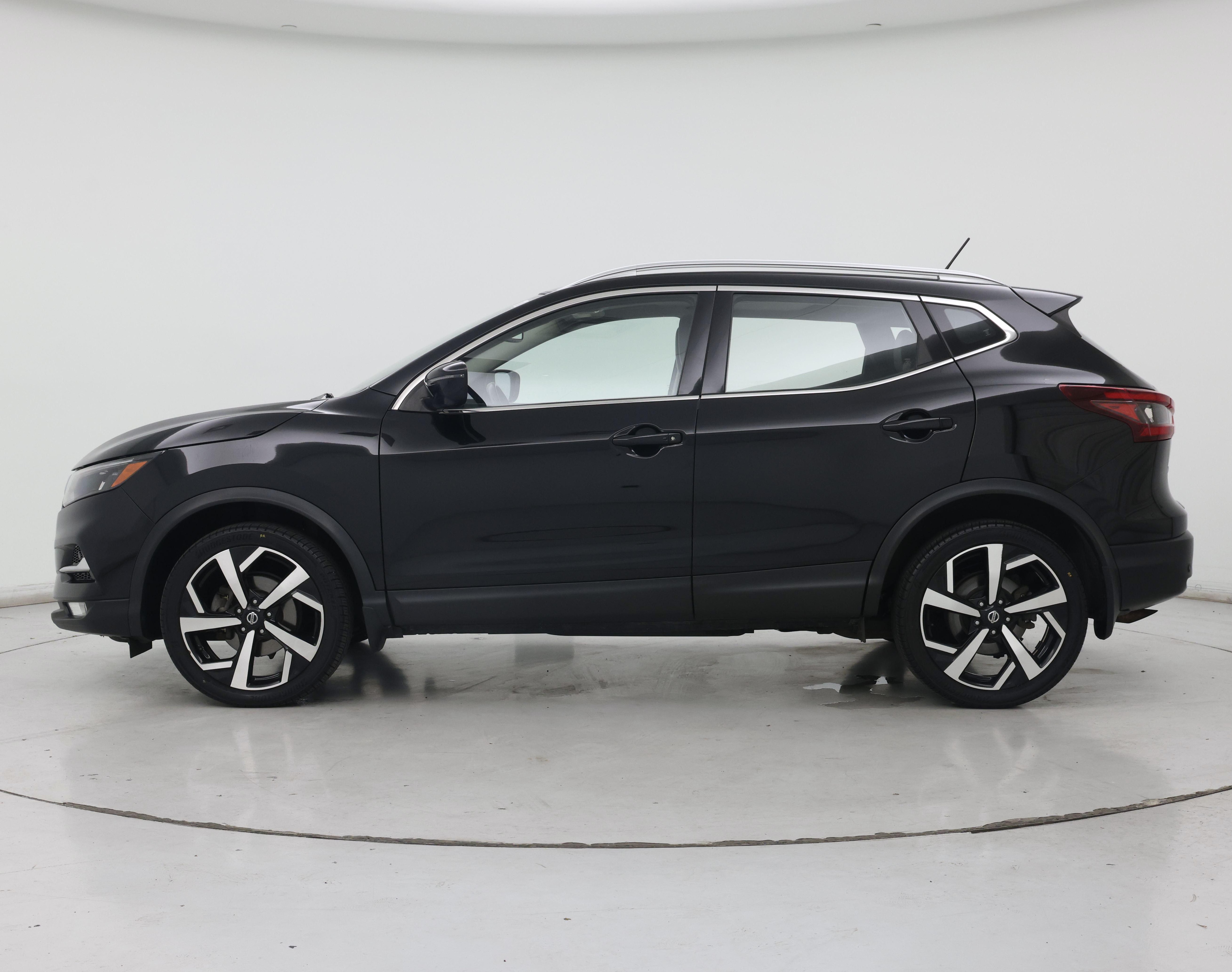 Thumbnail: 2020 Nissan Rogue Sport - 3