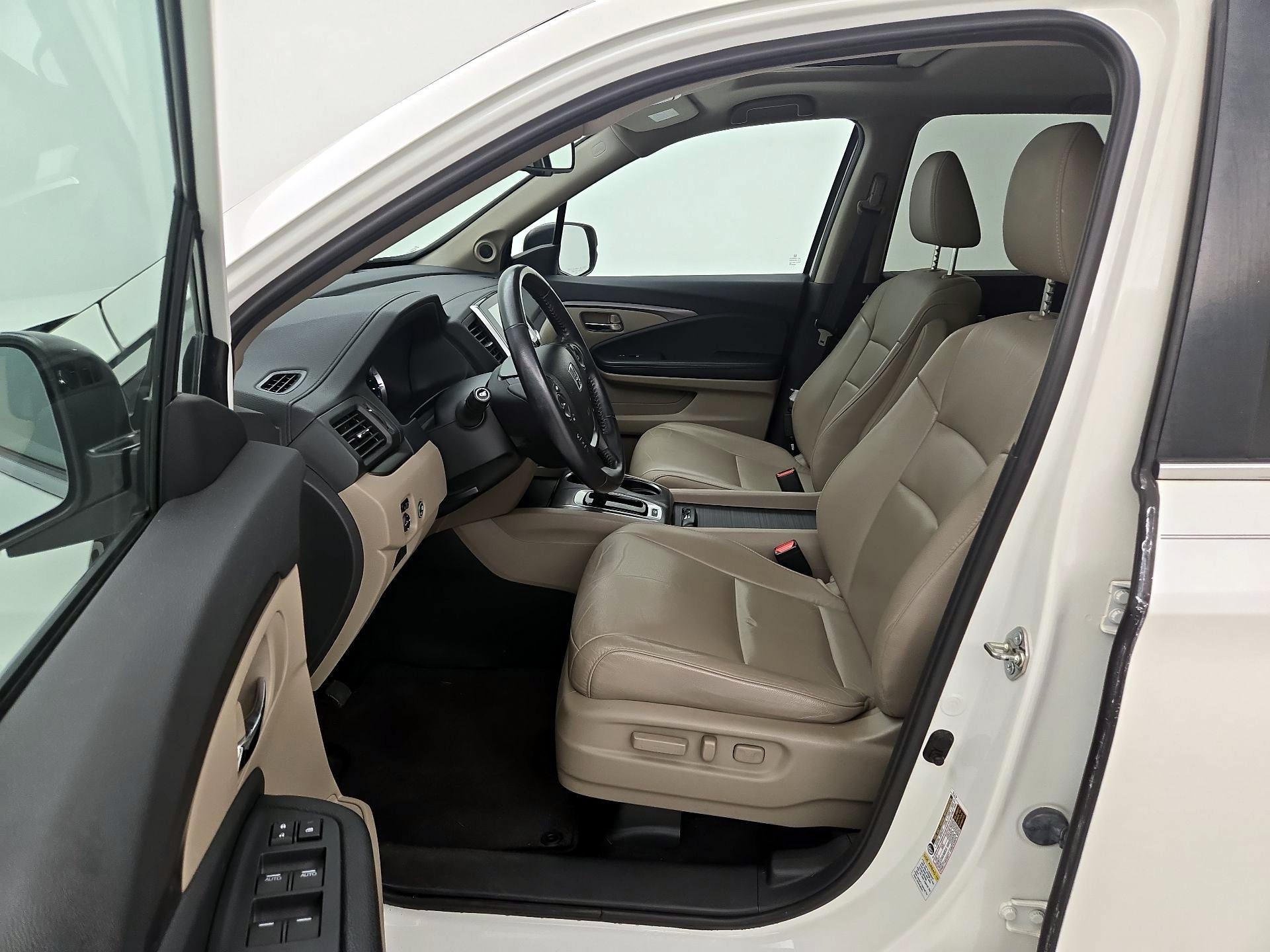 Thumbnail: 2016 Honda Pilot - 11