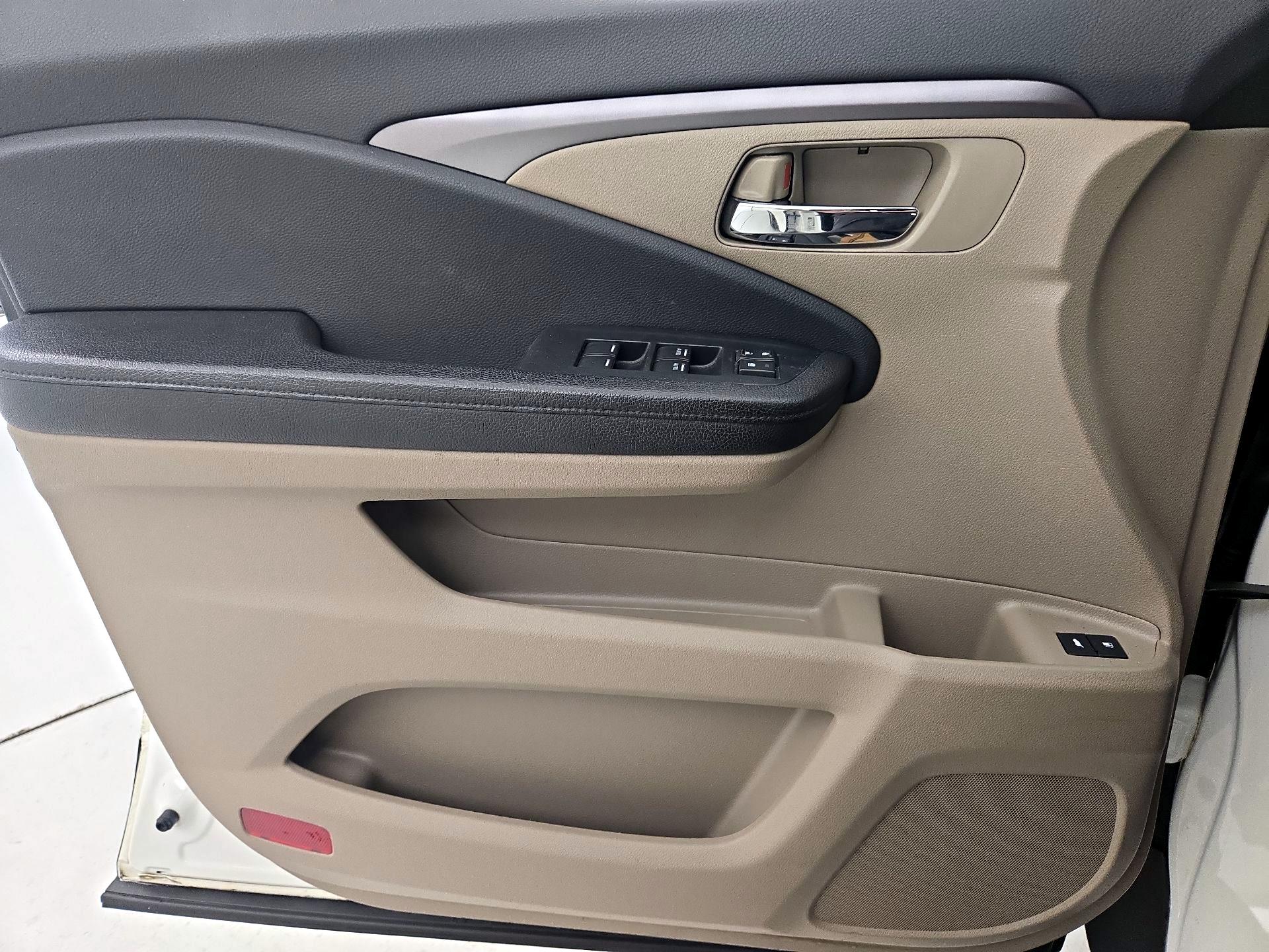 Thumbnail: 2016 Honda Pilot - 12