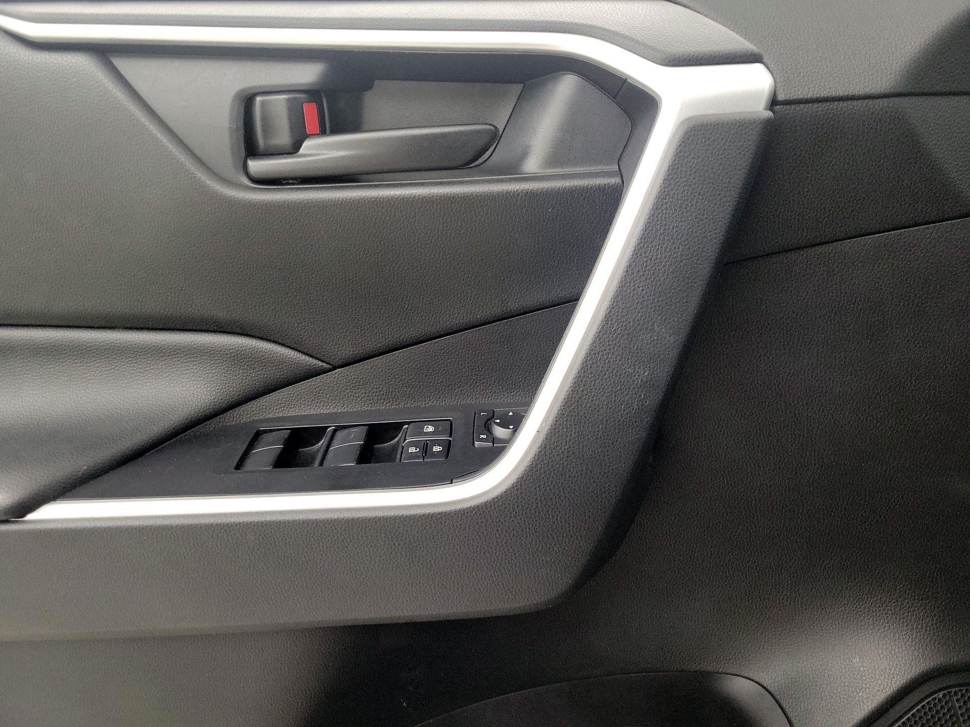 Thumbnail: 2020 Toyota RAV4 - 12