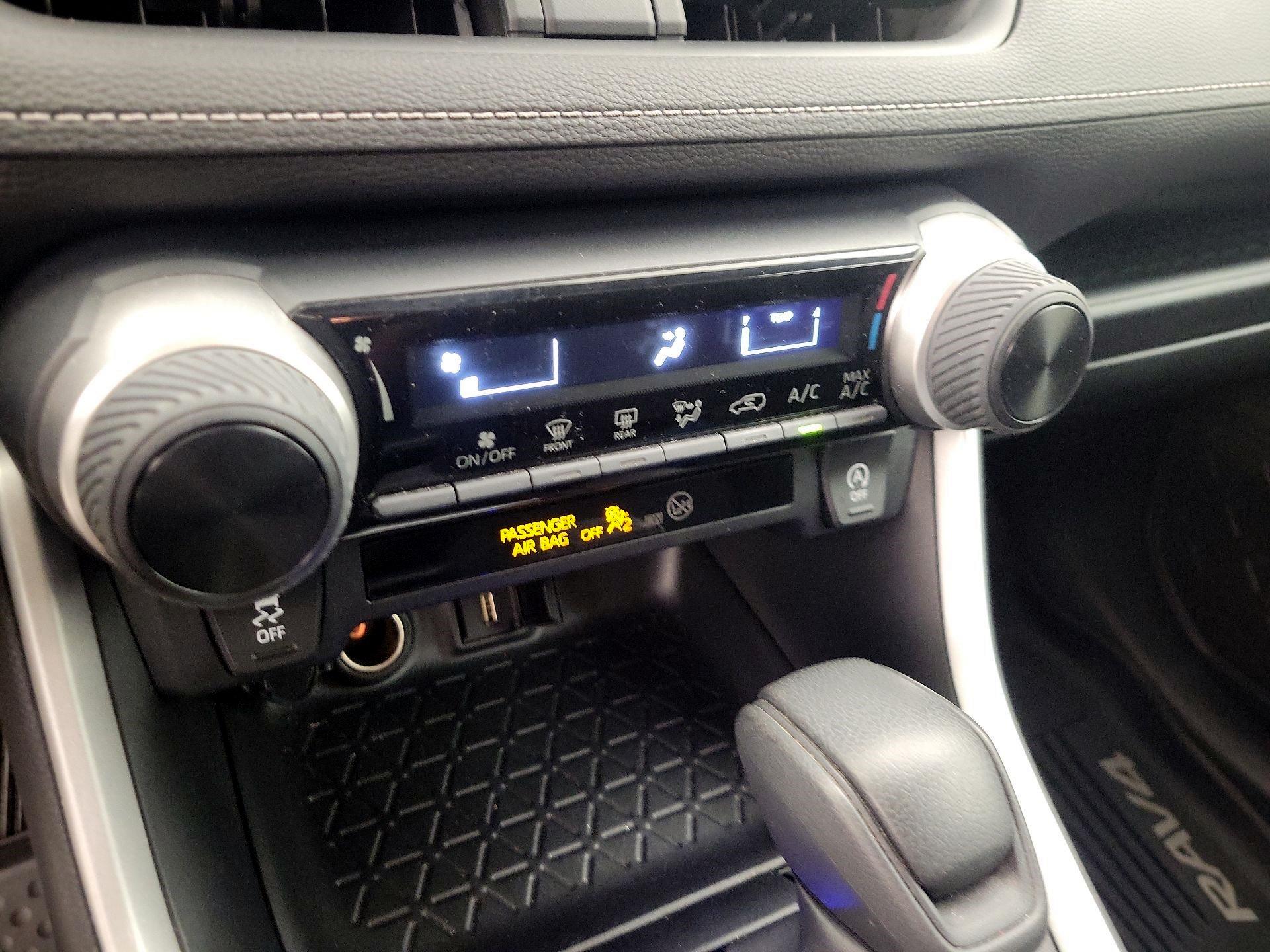 Thumbnail: 2020 Toyota RAV4 - 16