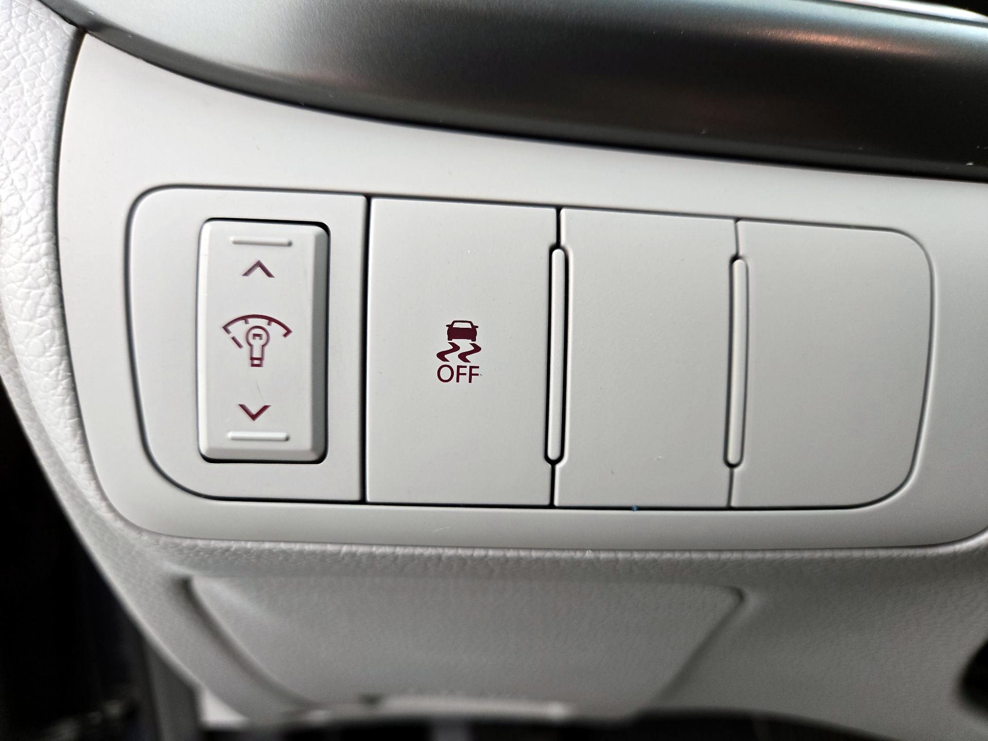 Thumbnail: 2015 Kia Optima - 13