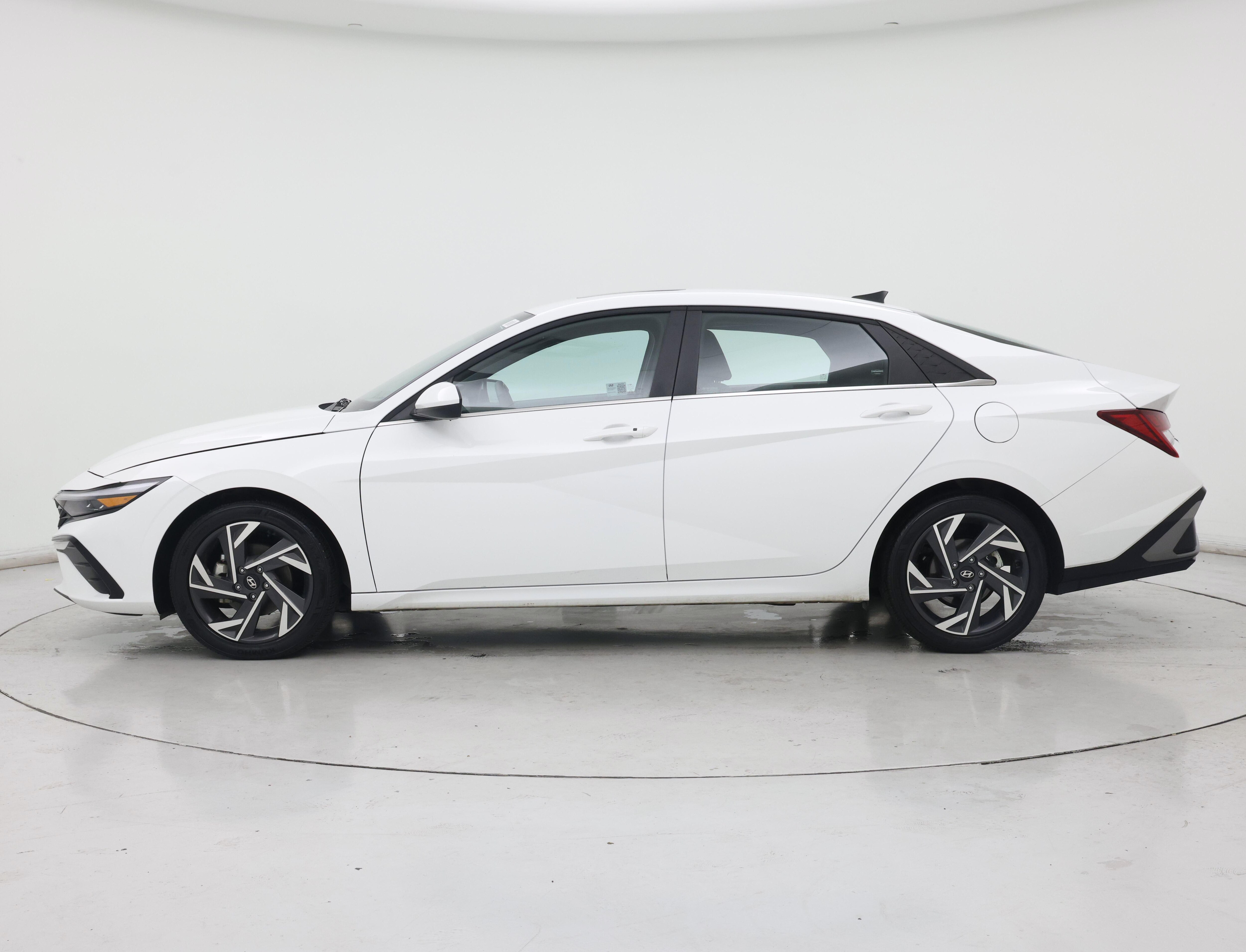 Thumbnail: 2024 Hyundai Elantra - 3
