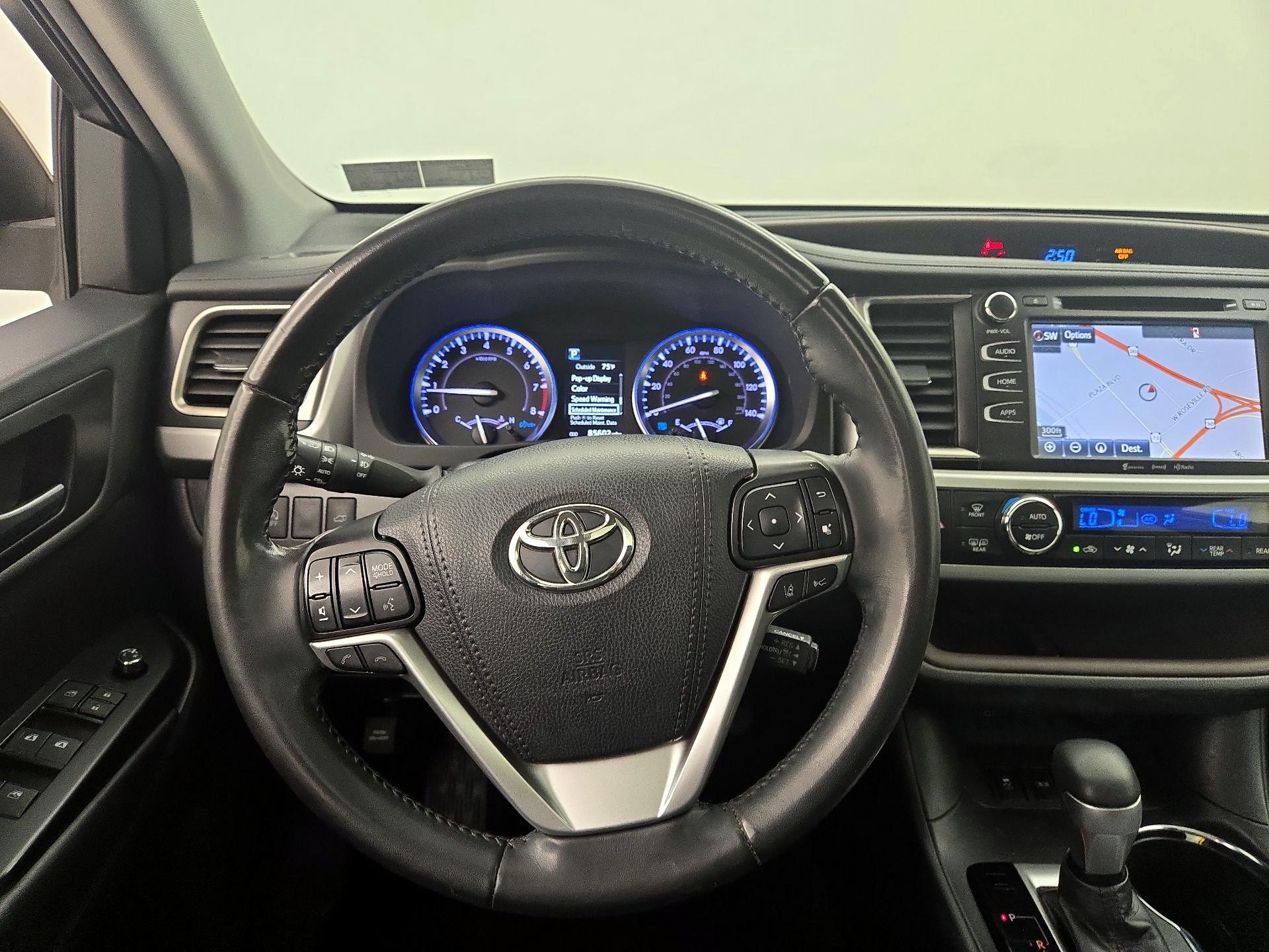 Thumbnail: 2019 Toyota Highlander - 10