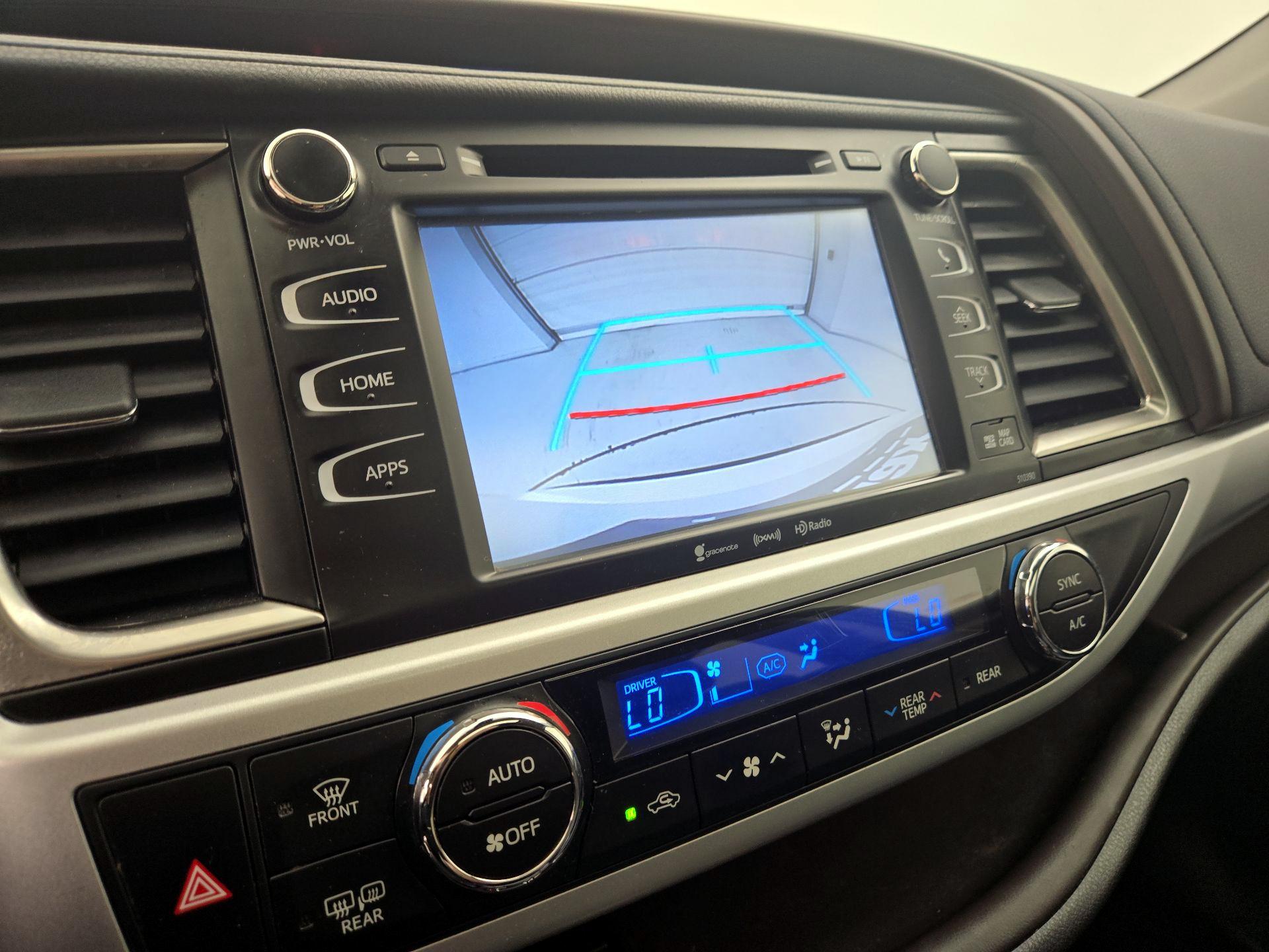 Thumbnail: 2019 Toyota Highlander - 15