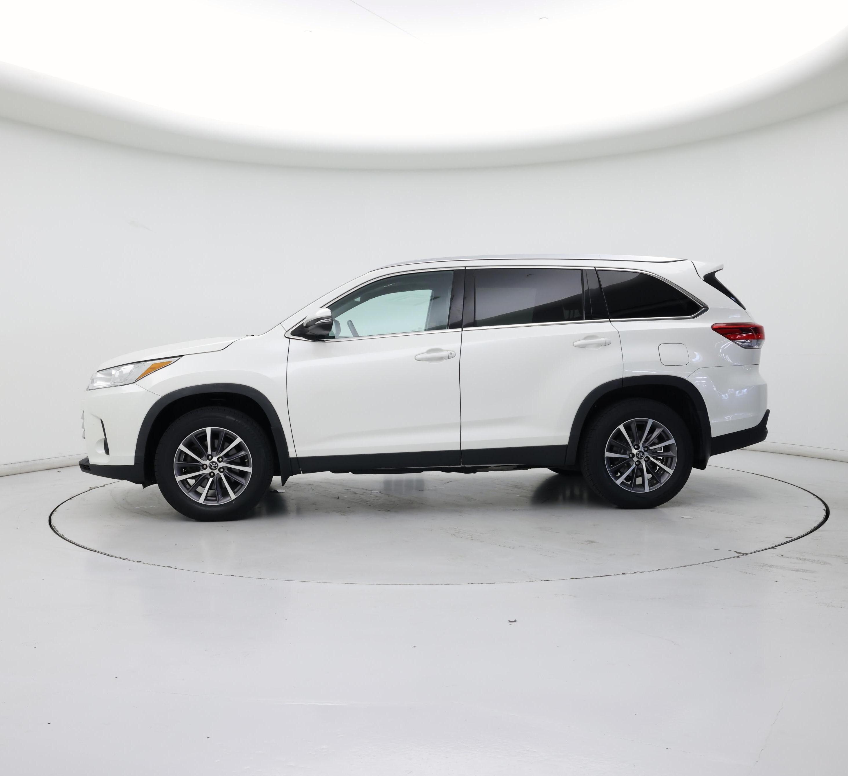 Thumbnail: 2019 Toyota Highlander - 3