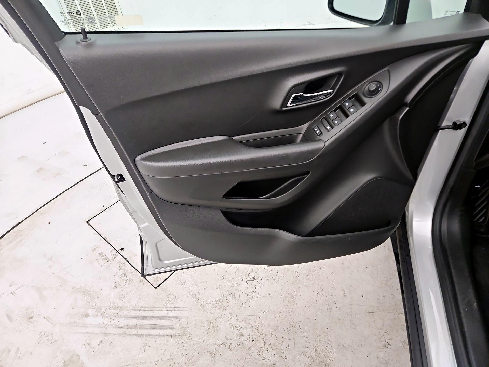 Thumbnail: 2020 Chevrolet Trax - 12