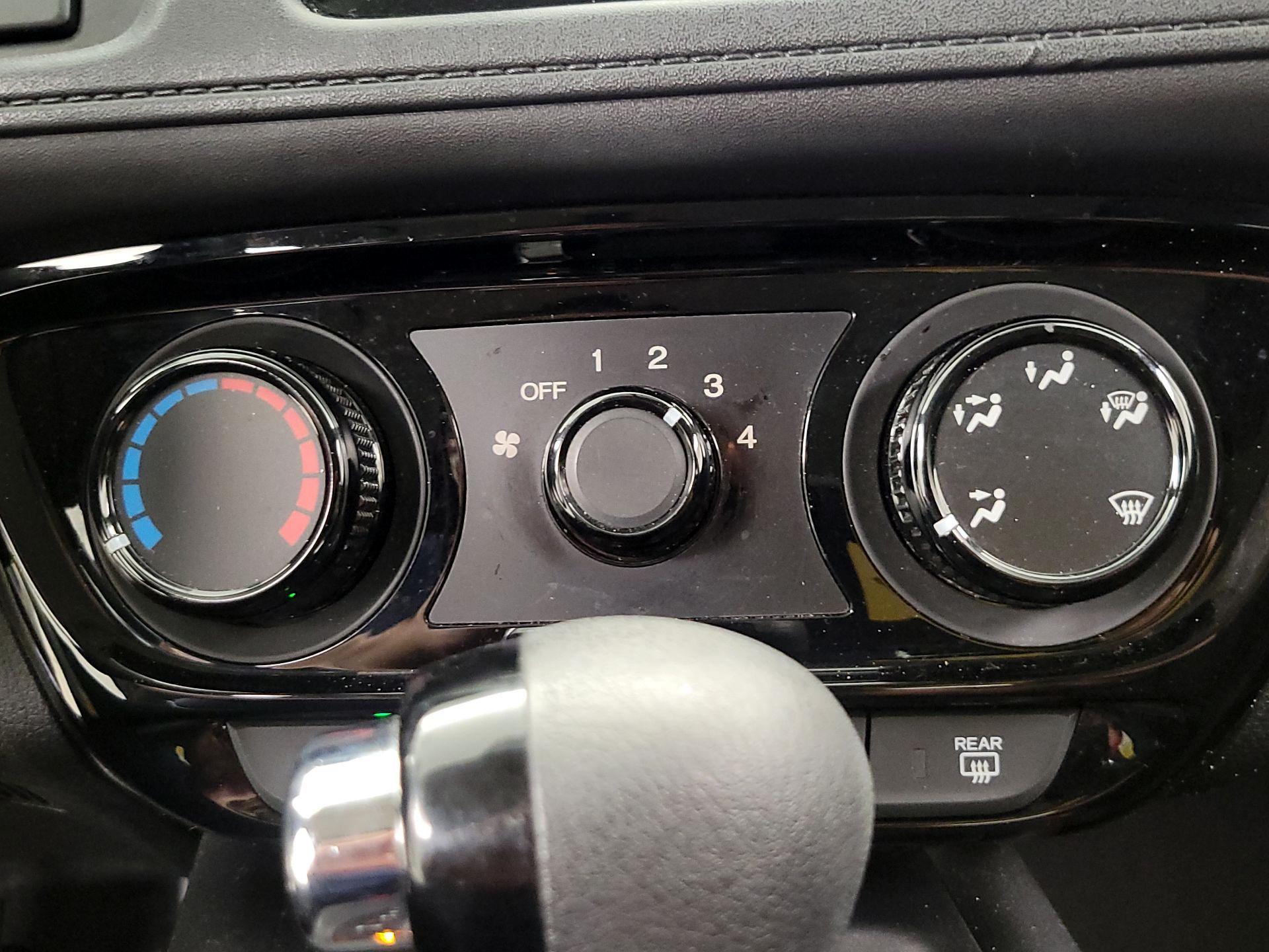 Thumbnail: 2016 Honda HR-V - 16